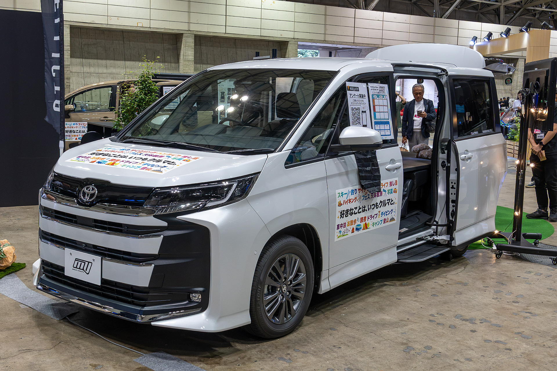 トヨタのミニバン「ノア」をベースとした「マルチユーティリティ（エムユー）」。「ヴォクシー」をベースにすることも可能