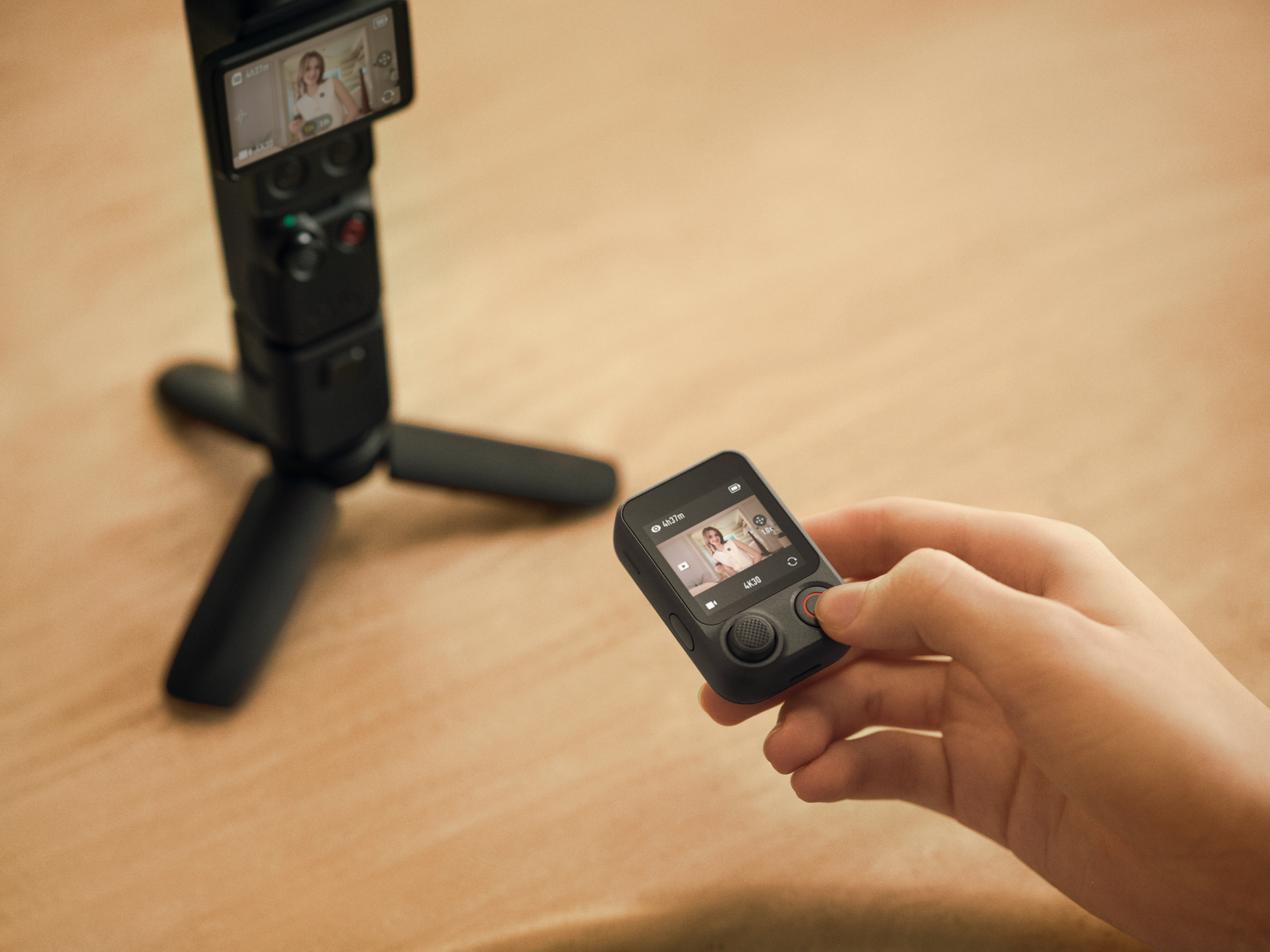 Vlog コンボには、ワイヤレスリモコン「Osmo FrameTap」が付属