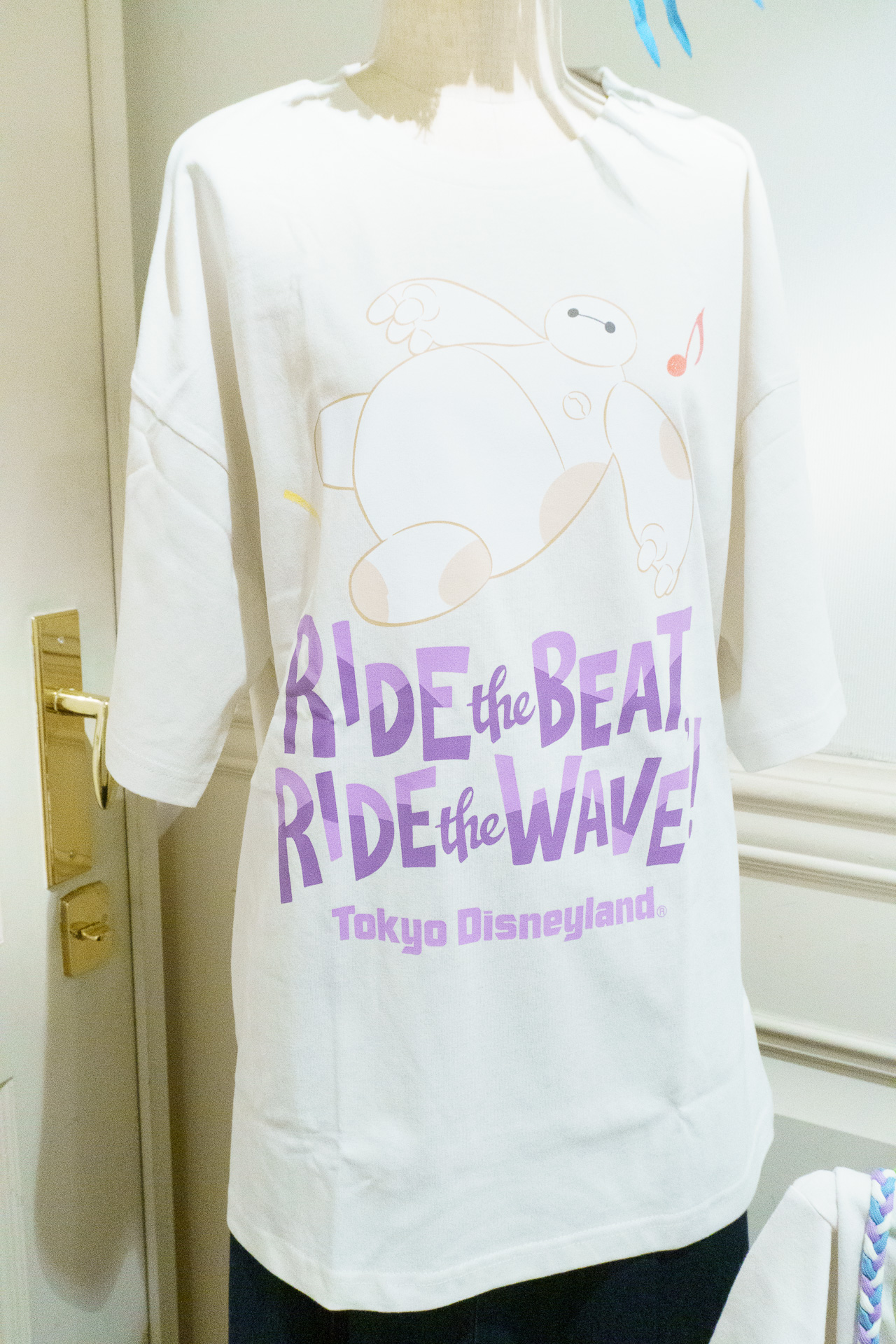 Tシャツ（各3900円、S～LLサイズ）
