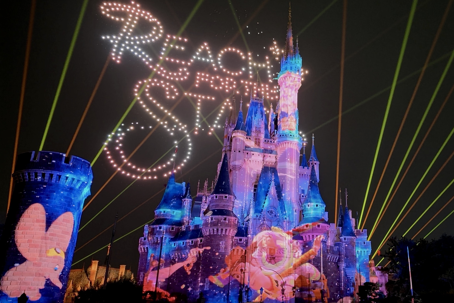 「Reach for the Stars：Everlasting Dreams」にドローン演出が新たに加わりました！
