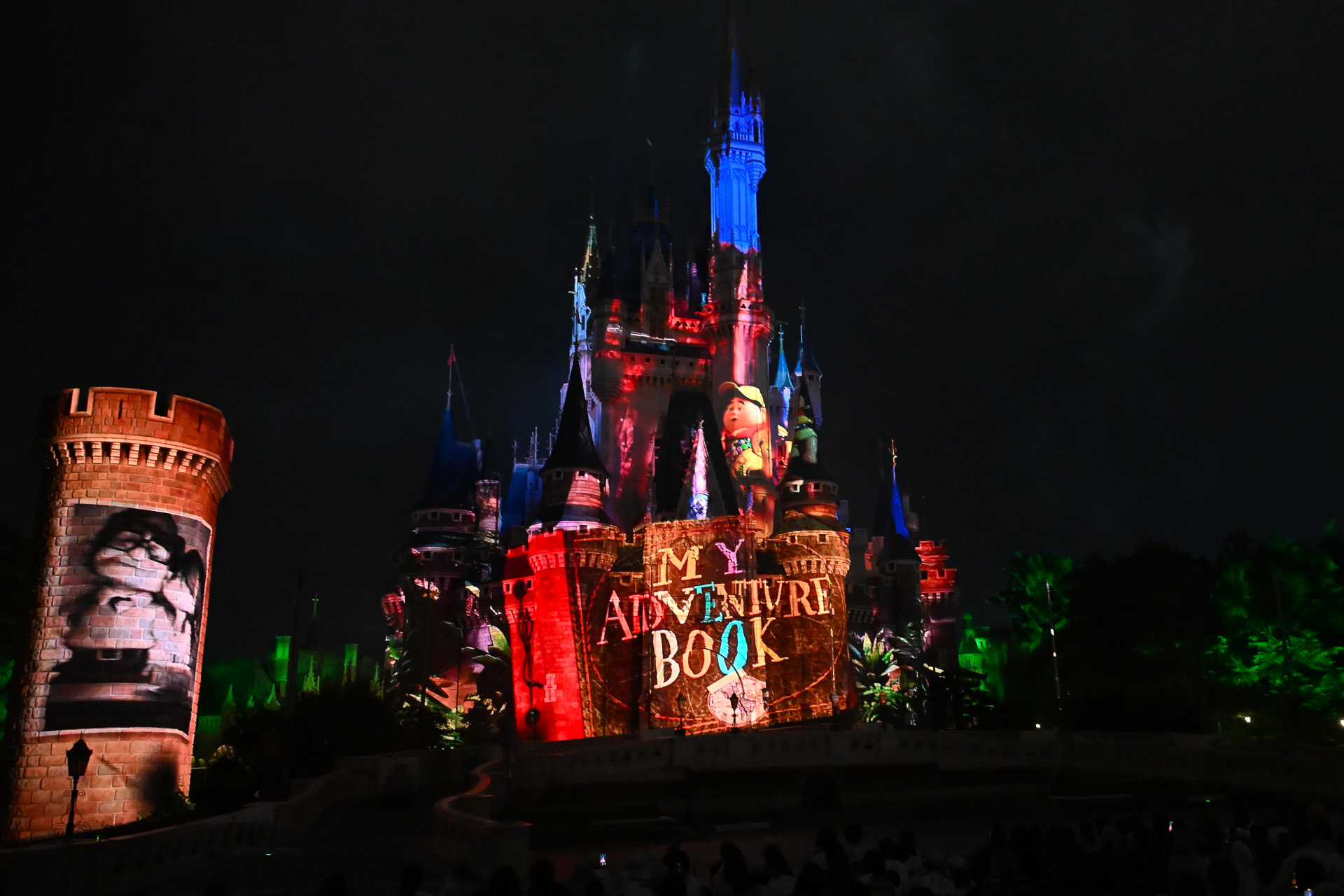 ディズニーのキャラクターたちが夢を追い求め空を翔ける姿を壮大に描きます