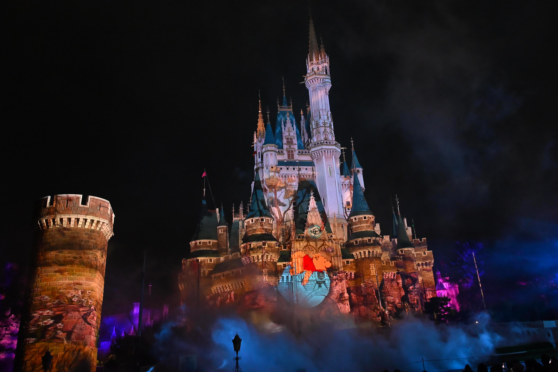 ディズニーのキャラクターたちが夢を追い求め空を翔ける姿を壮大に描きます