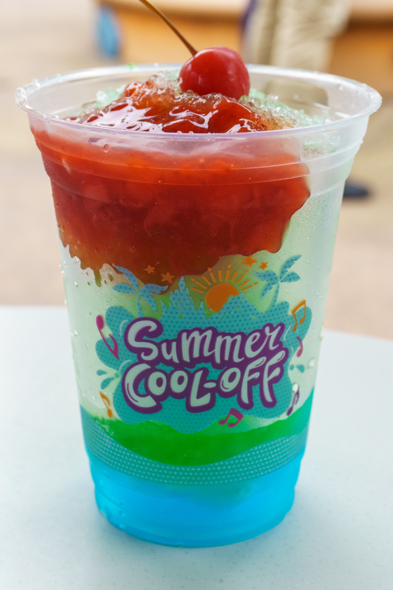 アイスは見た目も味も夏のパークらしく華やか