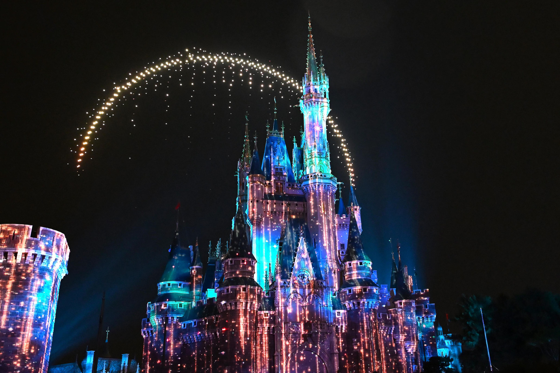 東京ディズニーランドがファンタジーランドの夜間入場規制を発表した