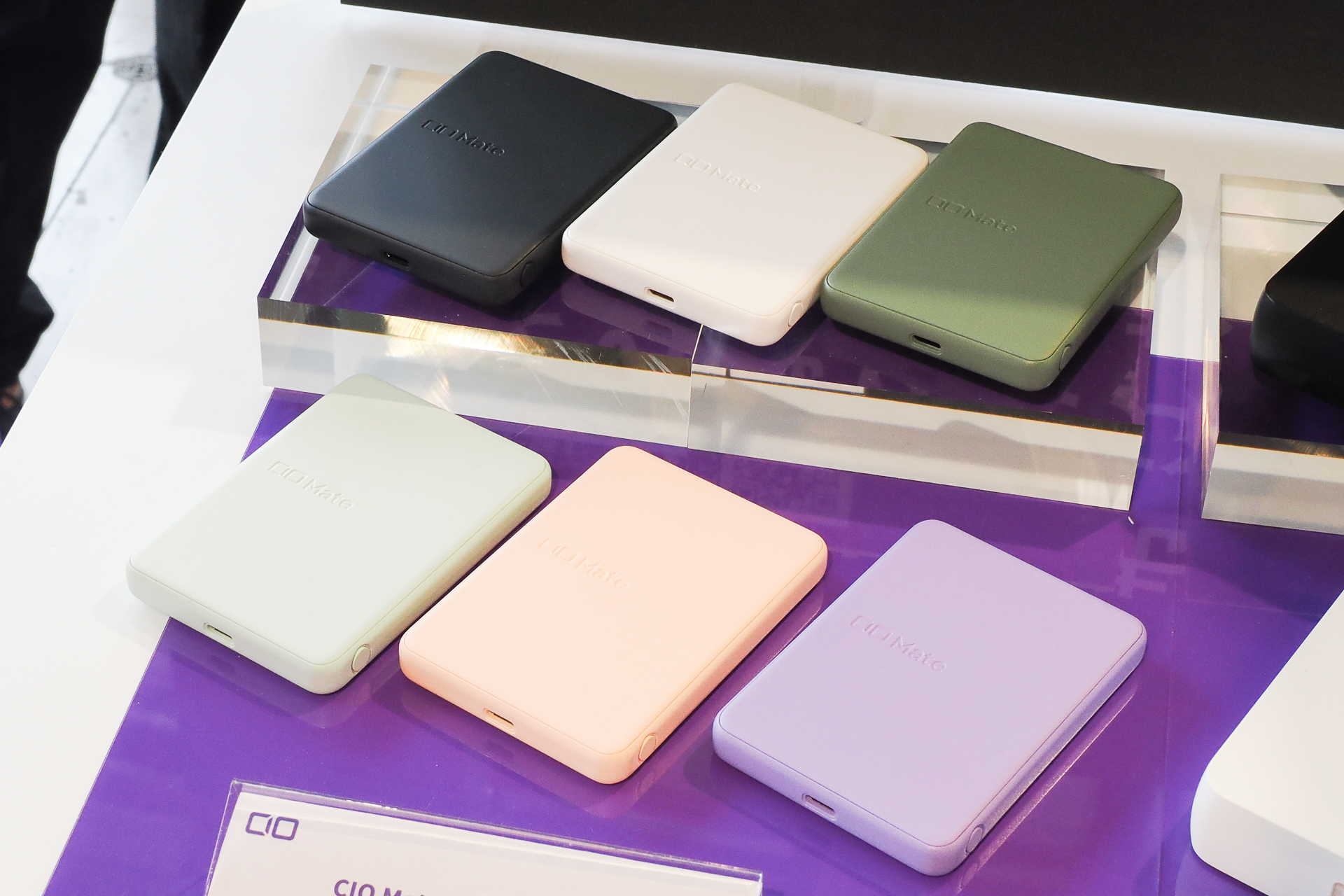 「Mate Powerbank005」は、半固体系セルでワイヤレス充電対応