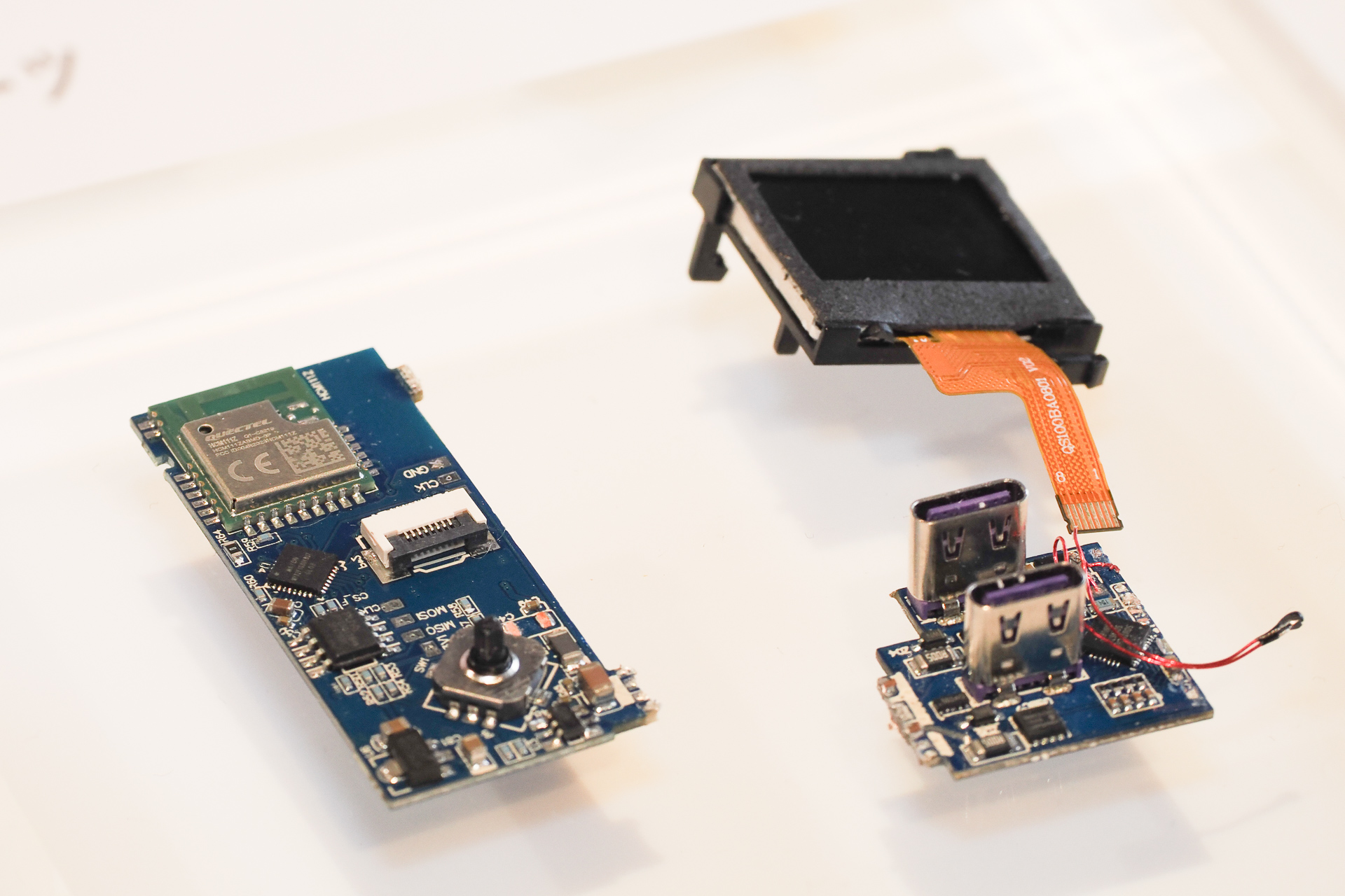 通信制御基板、USB Type-C出力基板、ディスプレイモジュール