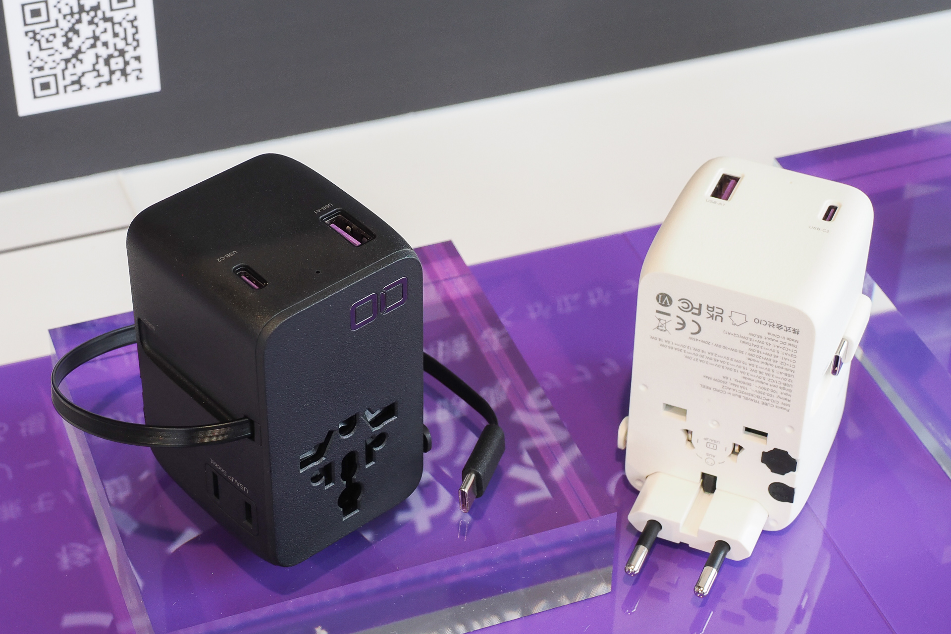 「Polaris CUBE TRAVEL Built in CORD REEL」は、変換コンセントが入出力ともに付く