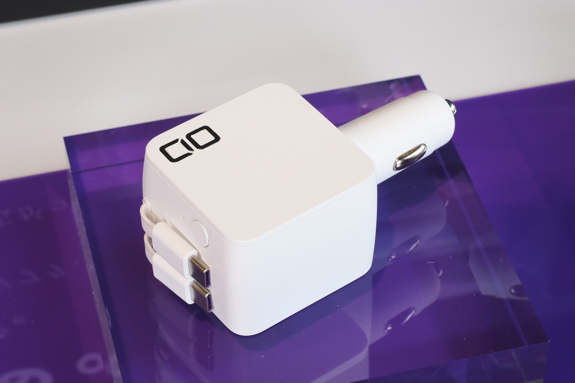 クルマのシガーソケットで使う「NovaPort DUO 65W2C Built in CORD REEL for CAR」