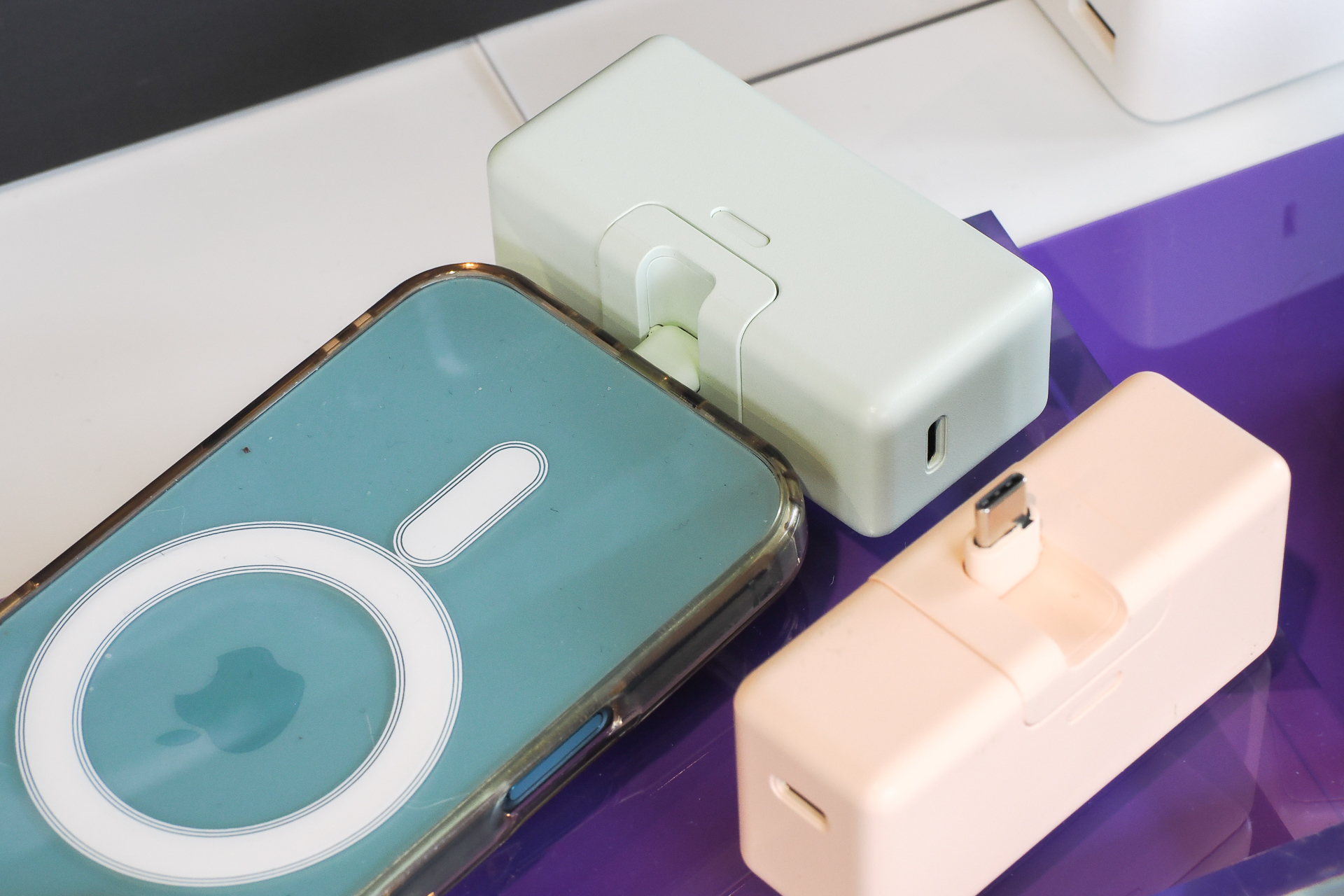 「Mate Powerbank 004」スマホに端子に直接接続するモバイルバッテリー