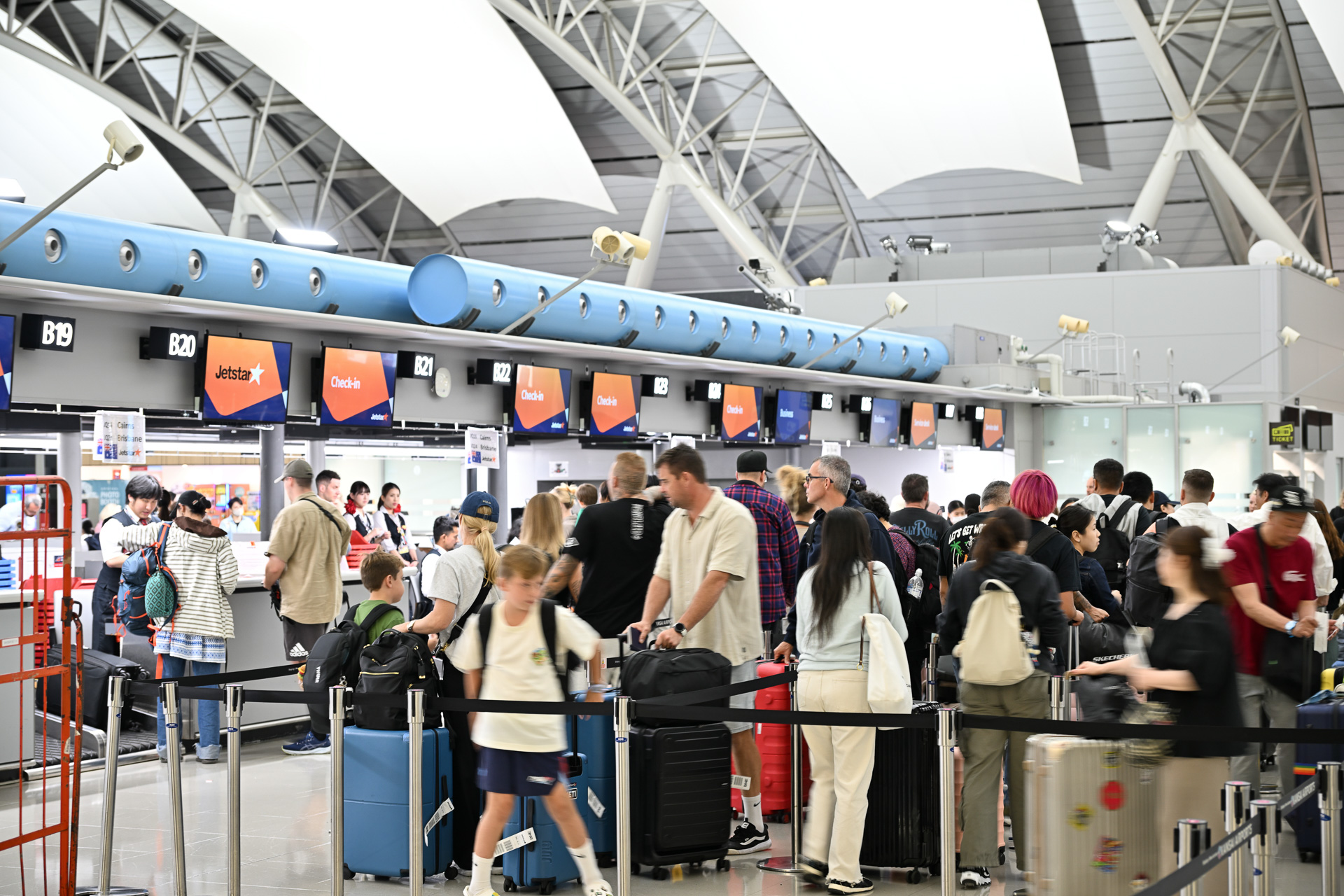 日本旅行を楽しんだと思われる帰国者と、これからオーストラリア（ブリスベン・ケアンズ）旅行に出発する日本人と割合は半々といったところ