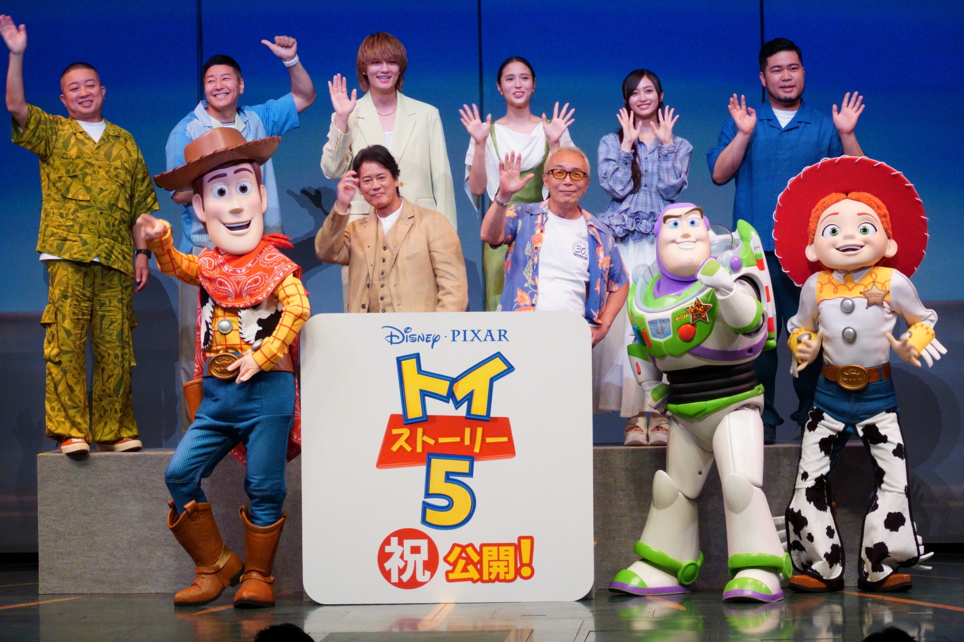 「ファンタジーランド・フォレストシアター」にトイ・ストーリー5の日本版声優8名が集結