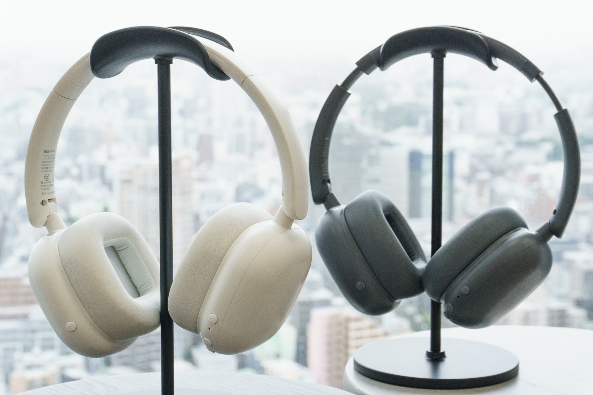 ワイヤレスヘッドホン ノイズキャンセル機能付（各6990円）