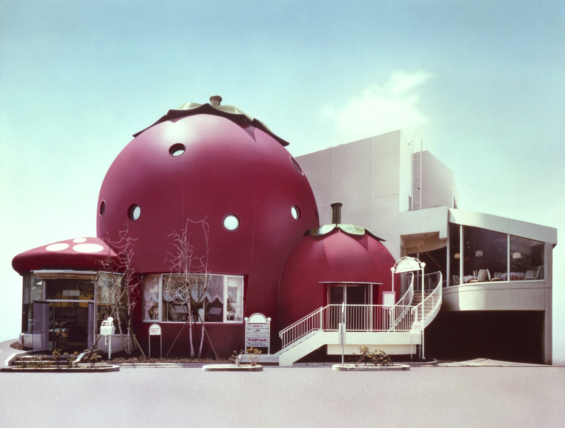 1983年には田園調布で「いちごのお家」オープン