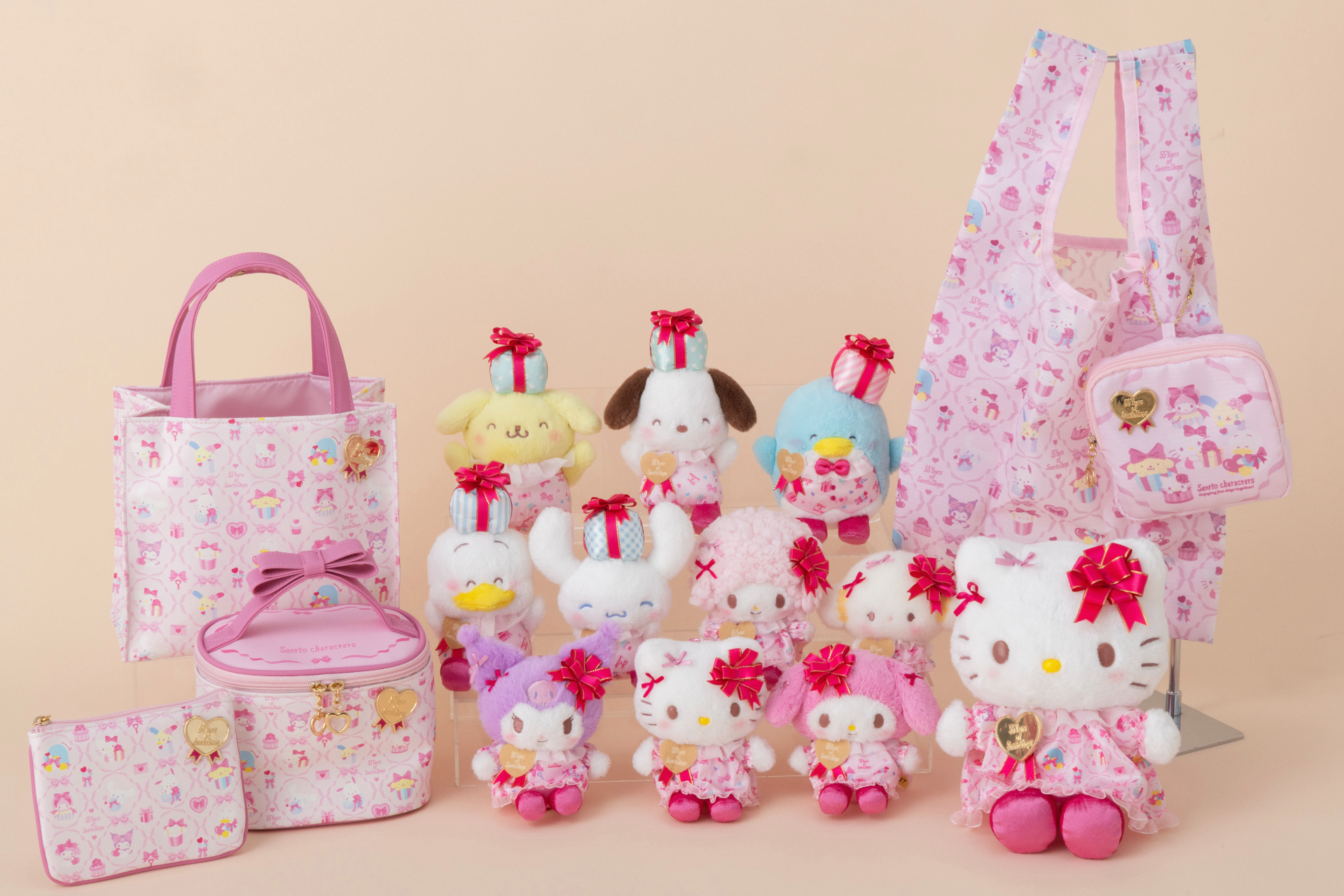 8月5日発売「ラッピングペーパーデザインシリーズ」。ぬいぐるみ（3696円）、手提げバッグ（2200円）、マスコットホルダー（各2596円）など全19アイテム