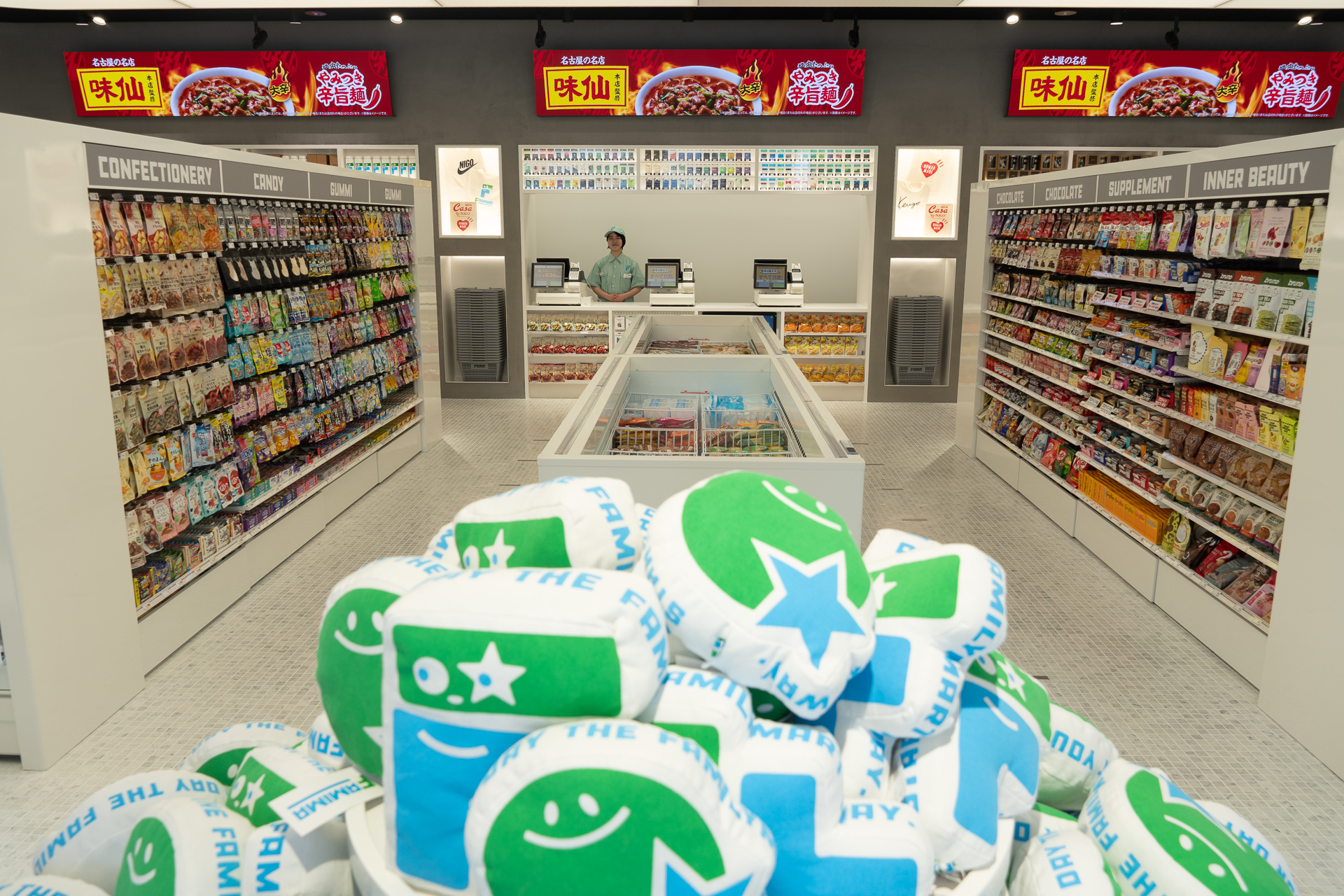 店舗入口正面の様子