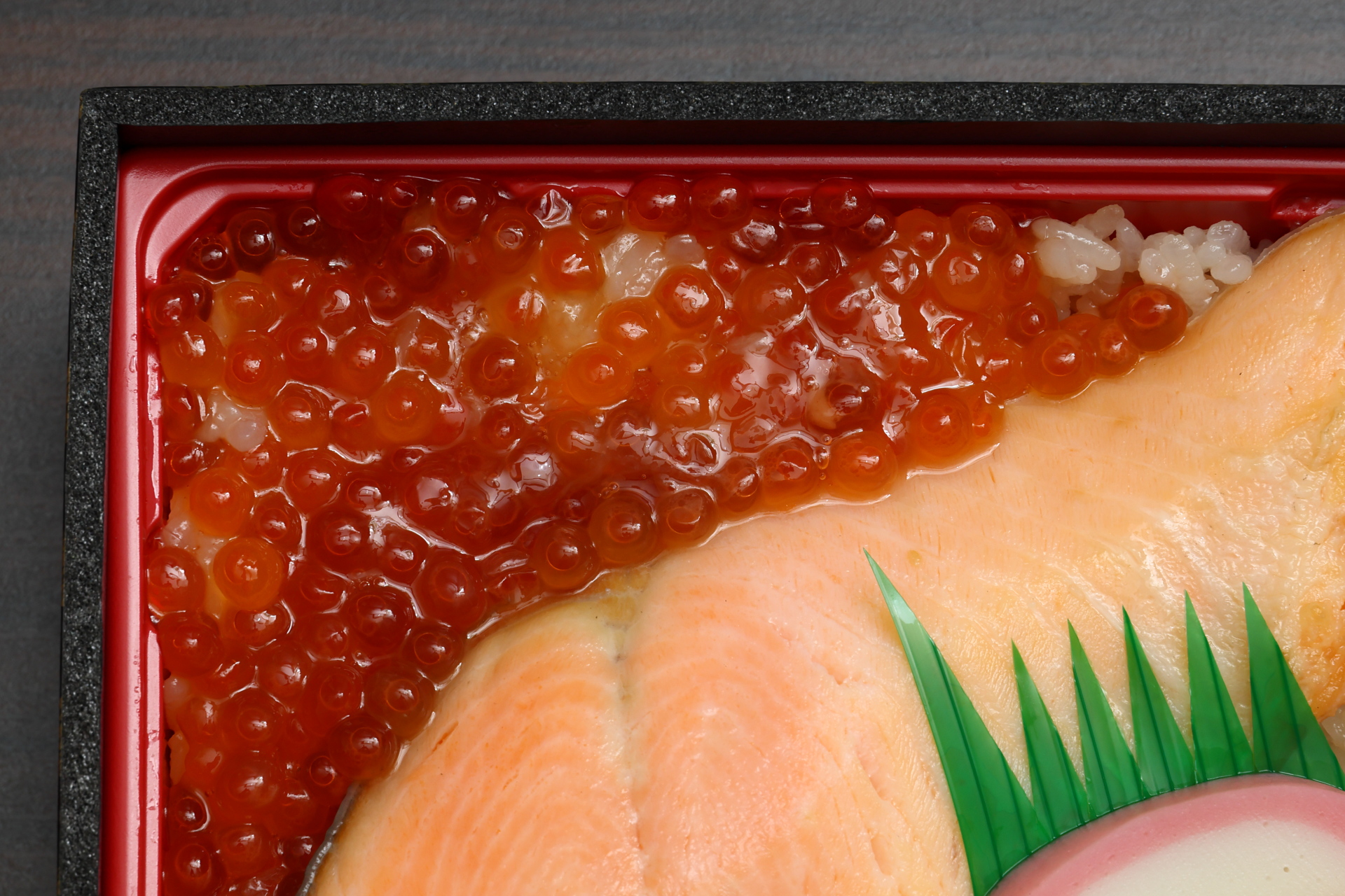 鱒のいくらの醤油漬けは醤油で味付けされたご飯ととてもよく合っていて美味しい