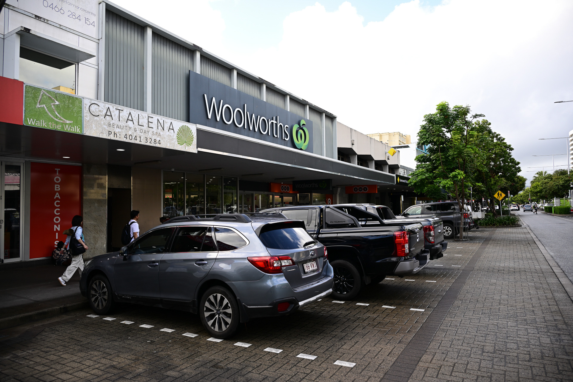 街歩きの途中で立ち寄ったスーパーマーケット「Woolworths」。物価感や食文化を知るにはスーパーが分かりやすい