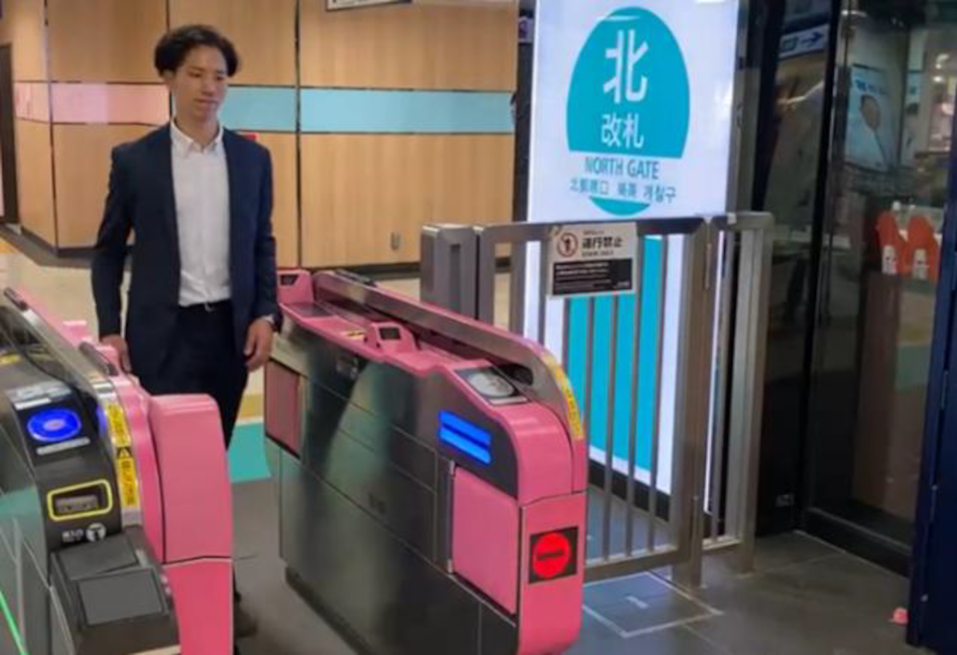 東武東上線 池袋駅・上板橋駅にタッチ不要のウォークスルー型顔認証改札を導入