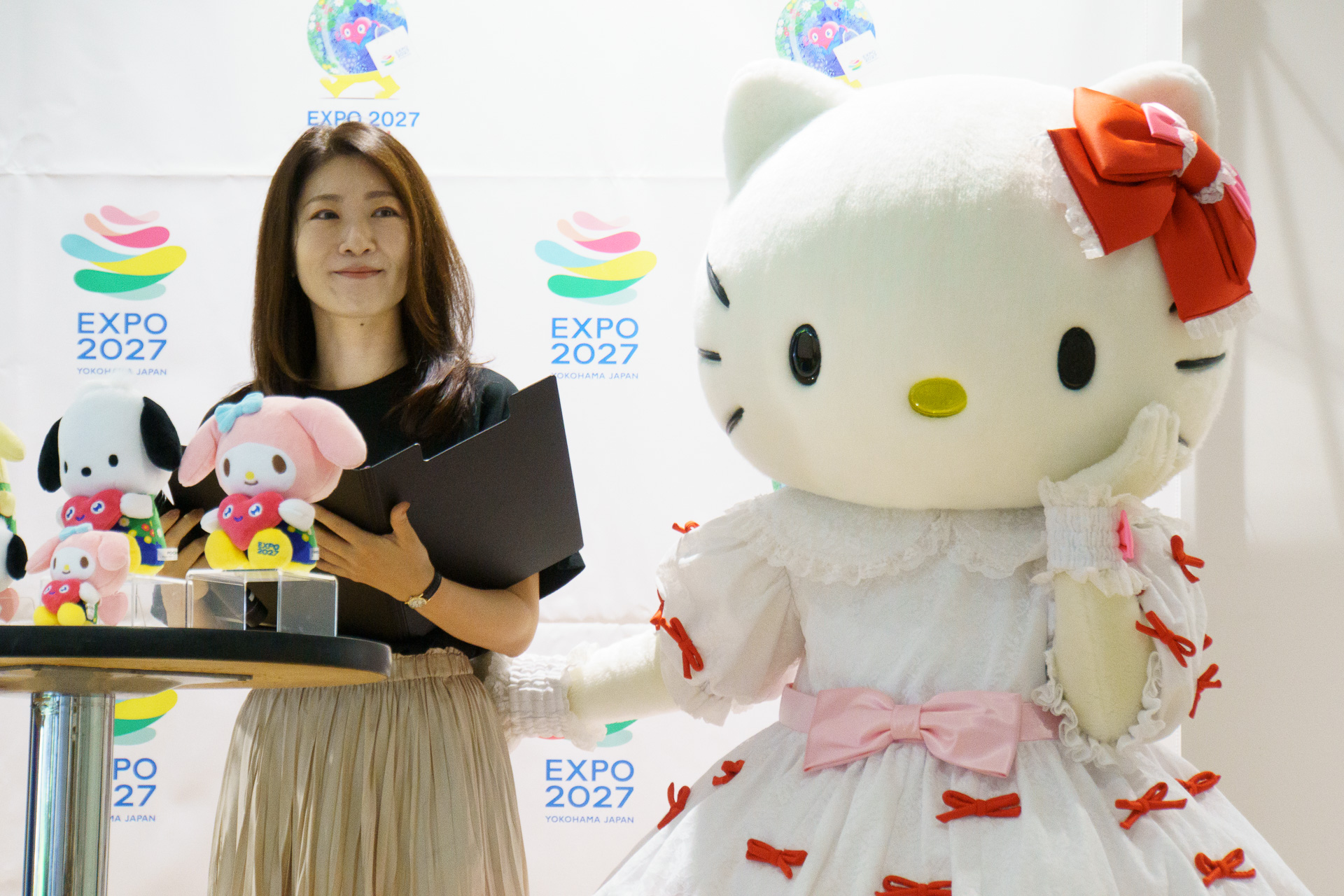 商品説明を行なった2027年国際園芸博覧会マスターライセンスオフィス 伊達桃子氏（左）