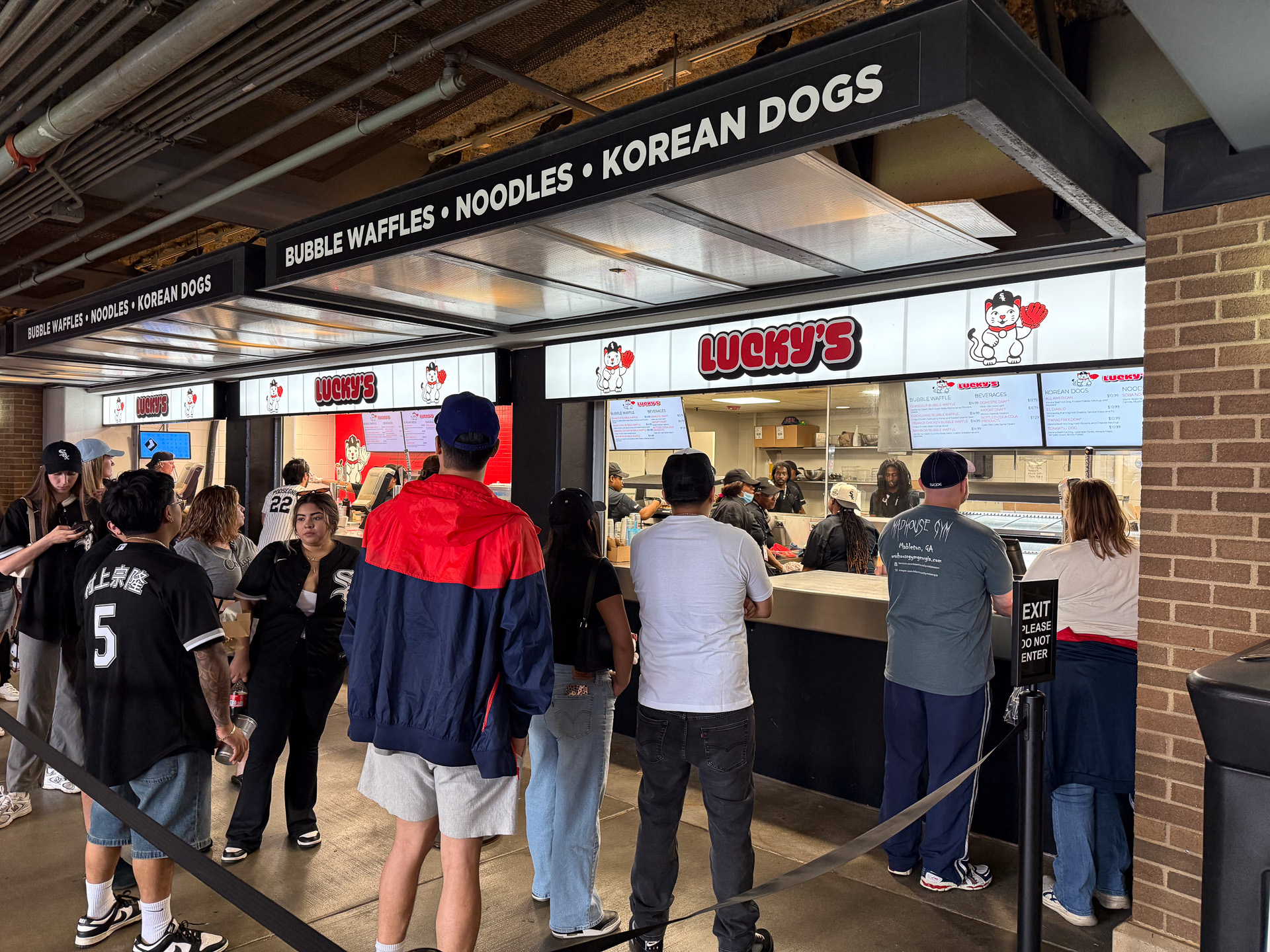 Korean DogやBubble Wafflesが人気の「Lucky's」