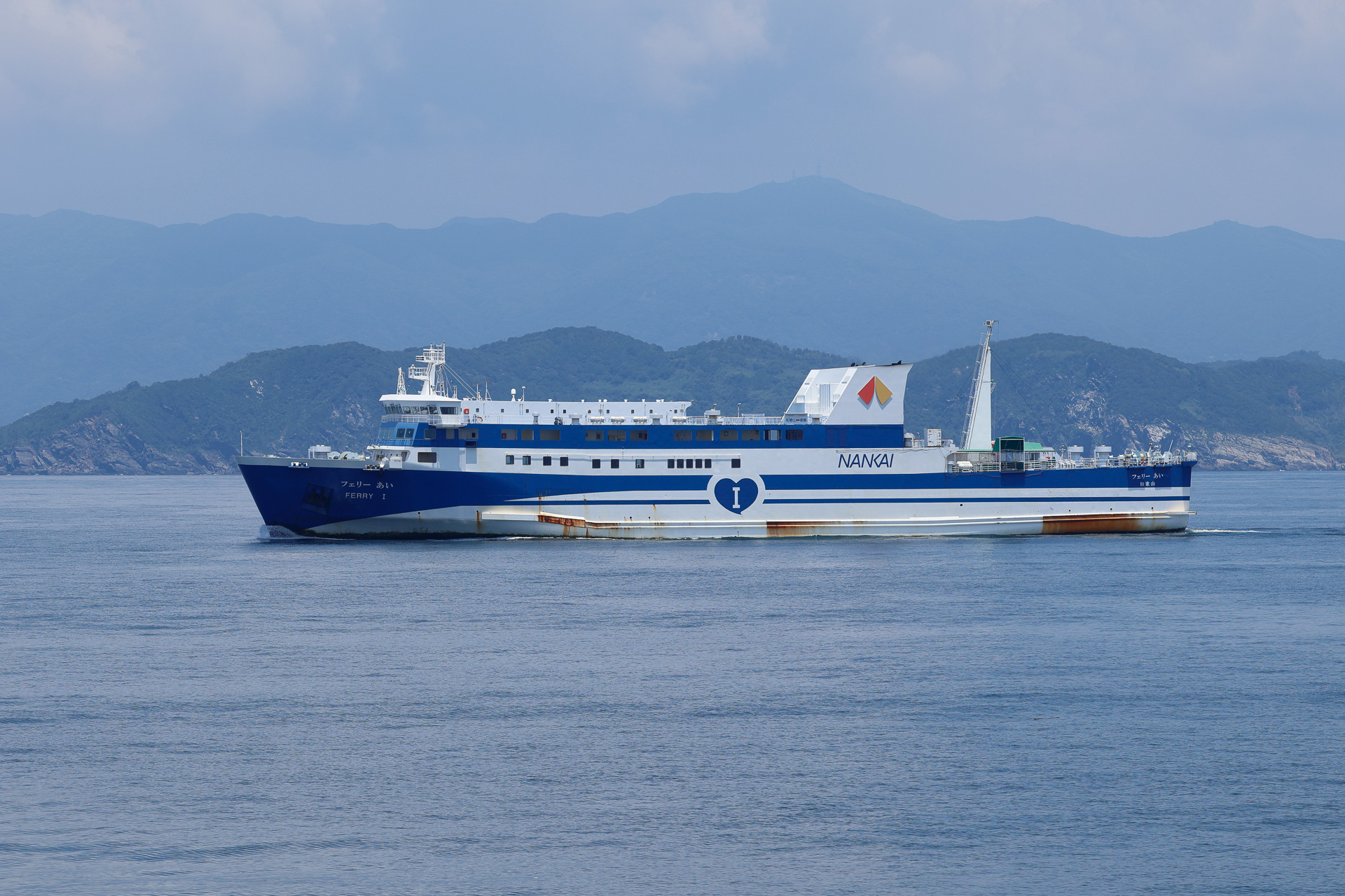 南海フェリーは2隻で運航しているが、これは新しい方の「あい」