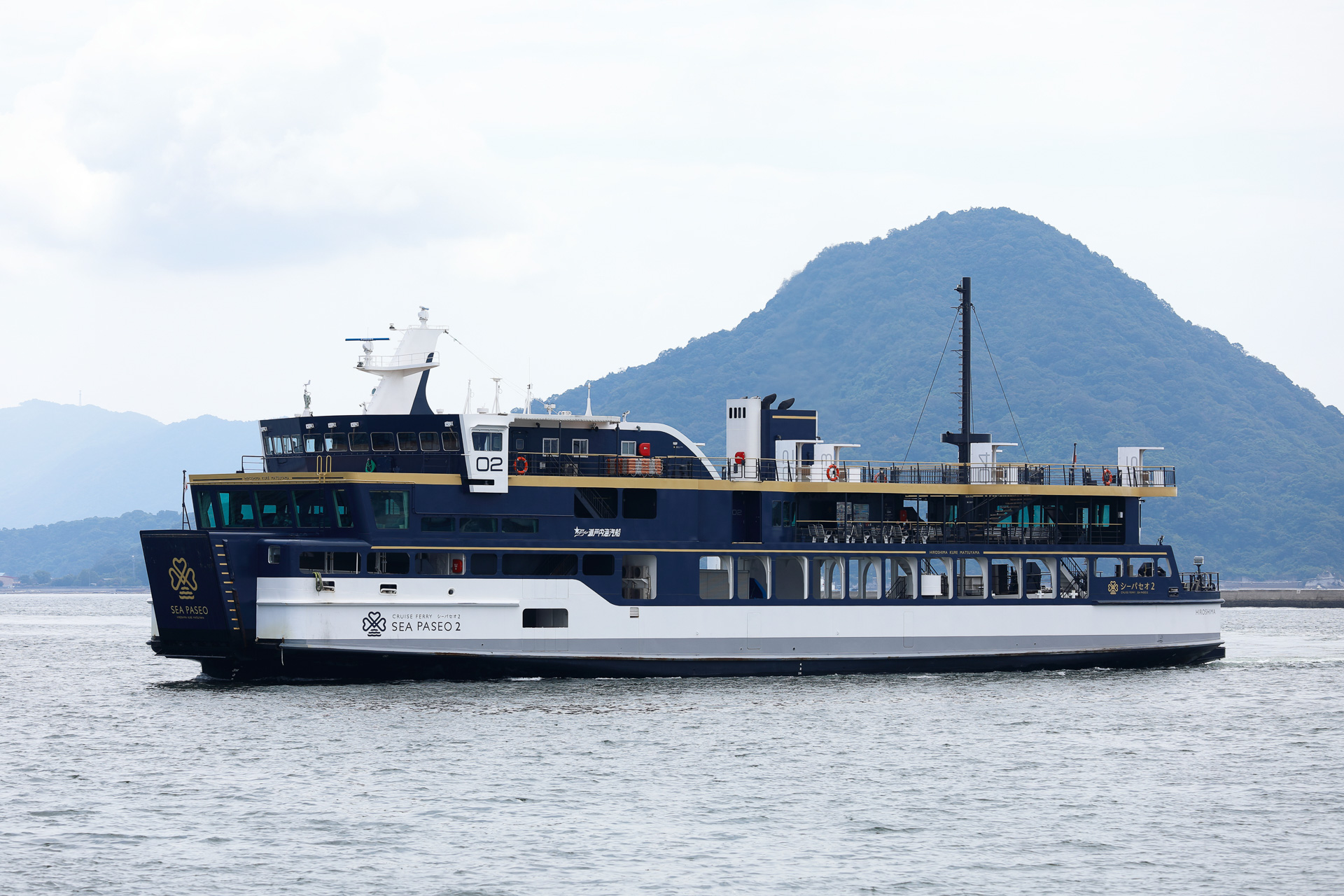 広島～松山航路の「シーパセオ」。船内設備が充実しており、快適な船旅ができる