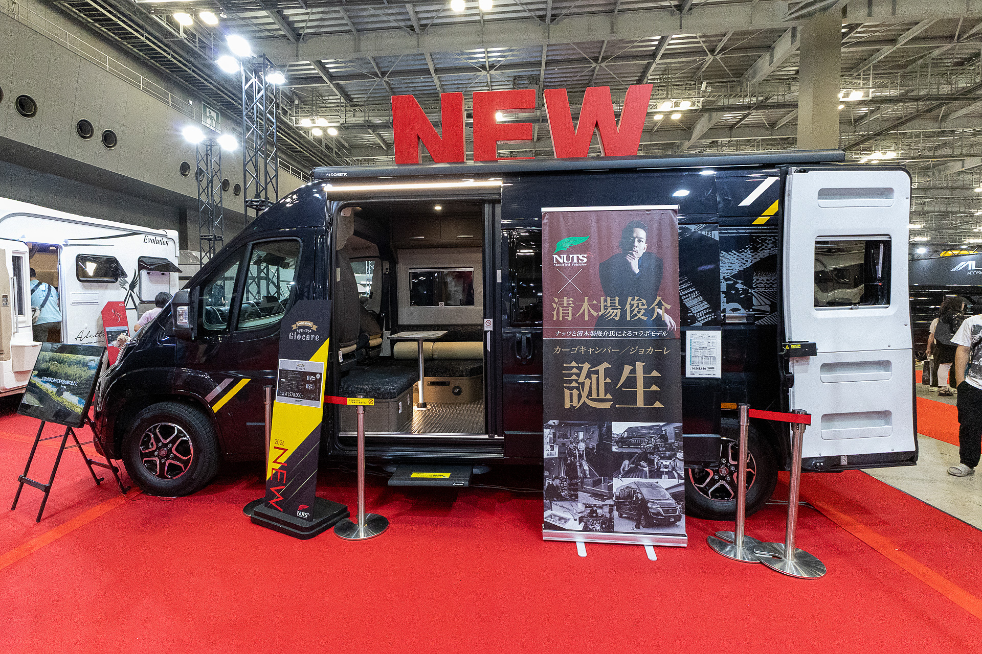 ナッツRVの「ジョカーレ」。ベースはフィアットのデュカトバン。展示車両のオプション装備の状態で、車両価格は約1455万円