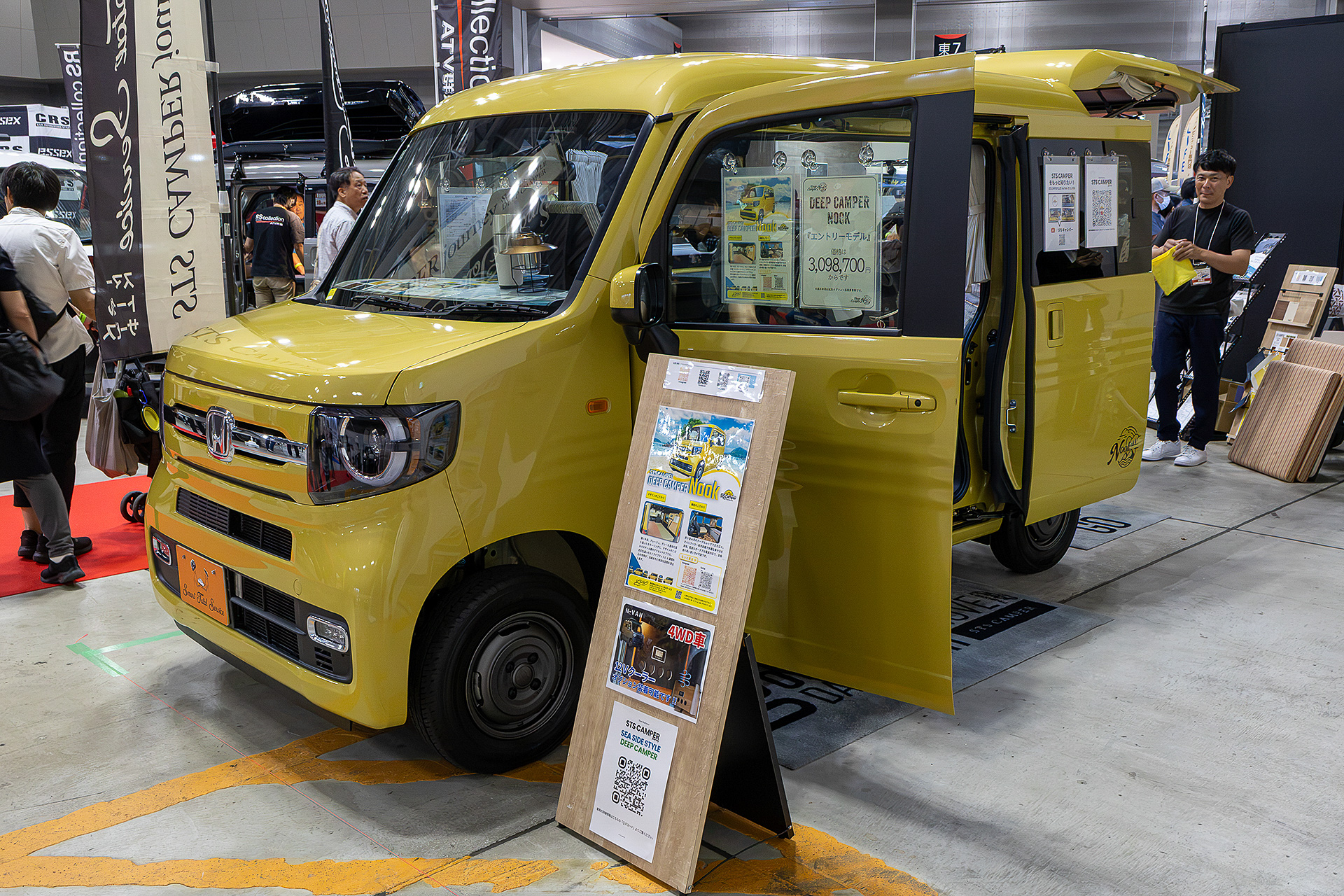 スマートトータルサービスの「STSキャンパー」。ベースはホンダのN-VAN。展示車はオプションを装備しているが、このモデルにはエントリーモデルとして「NOOK」というグレードがある。こちらは309万8700円から