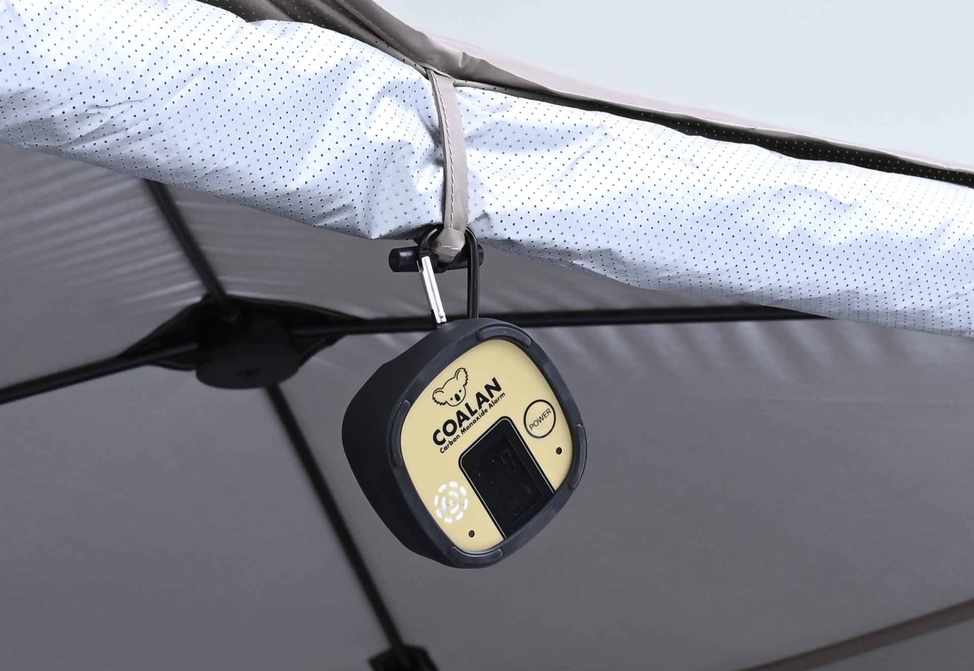 テントや車内に滞留した一酸化炭素をアラームでいち早く知らせる「COALAN CL-725」。家庭用ガス警報器の国内シェアNo.1の新コスモス電機が開発