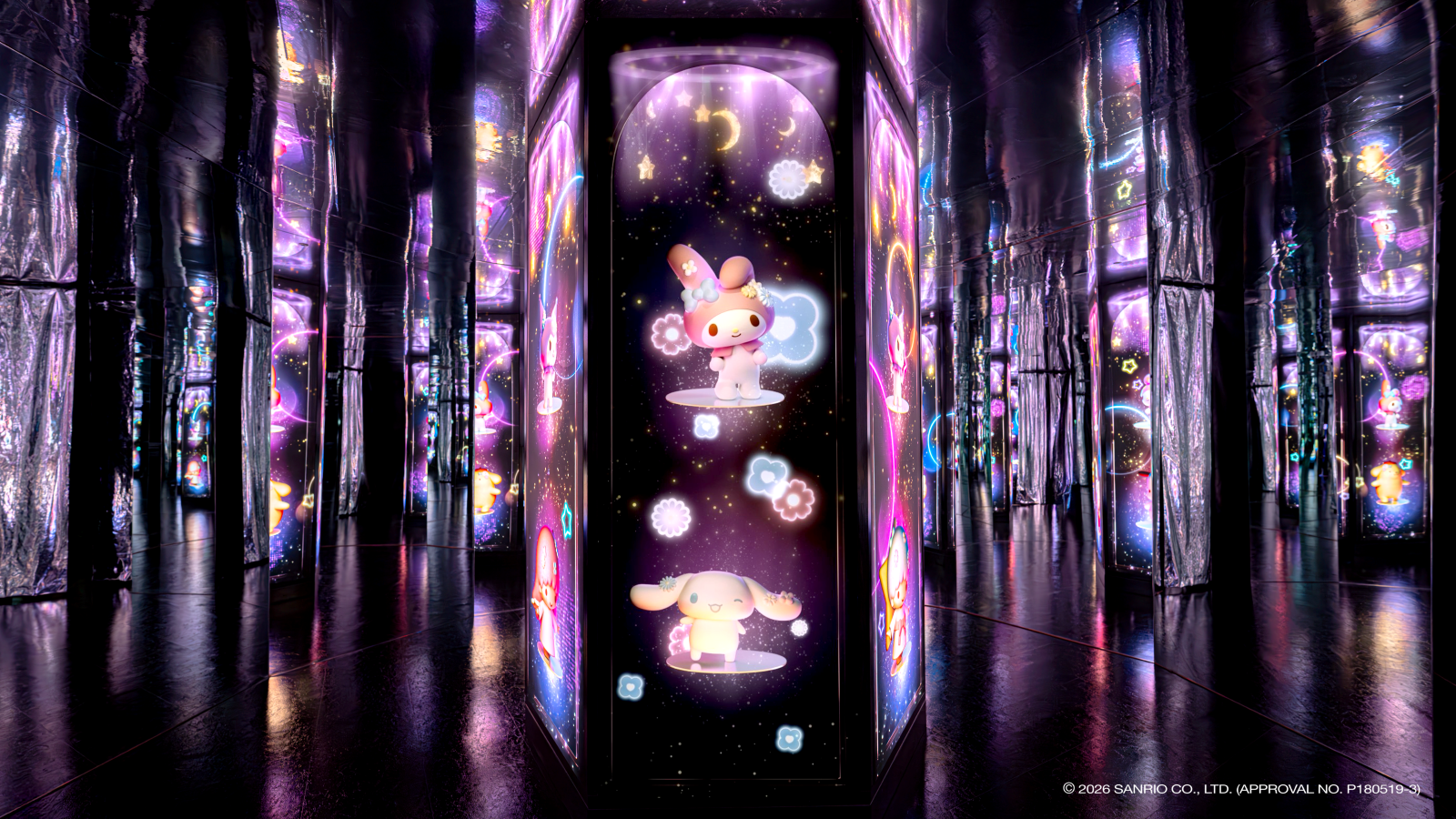 サンリオたちの仕掛け満載コンセプトルームやホテル庭園、ダンスホールなどを巡る体験型展示。こちらの東京会場限定グッズも見逃せない！