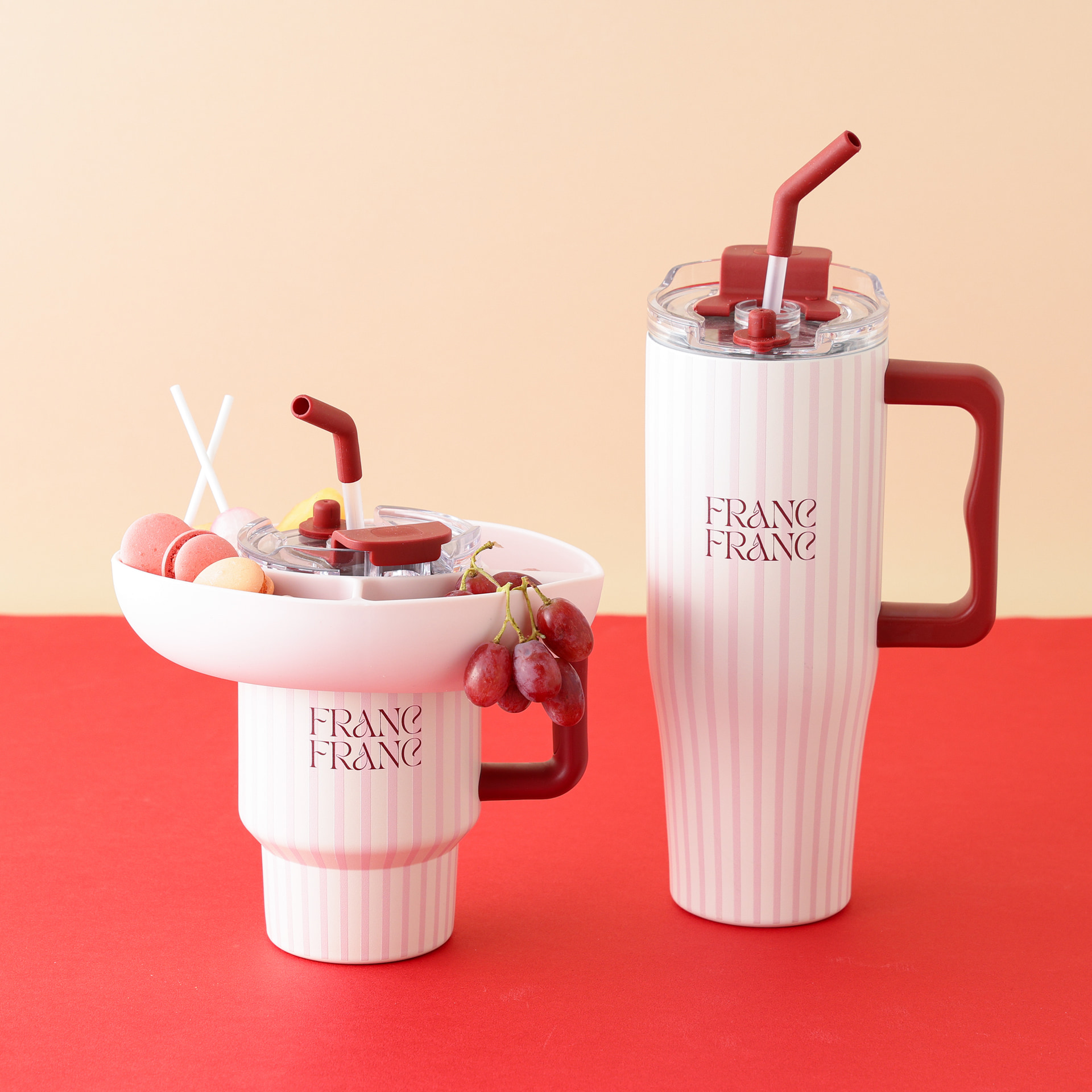 「スナックホルダー付ステンレスマグ 700ml」各3500円（ストライプ/小花）。「大型ステンレスマグ 1100ml」各3500円（ストライプ/小花/グラデーションピンク/グラデーションブルー）