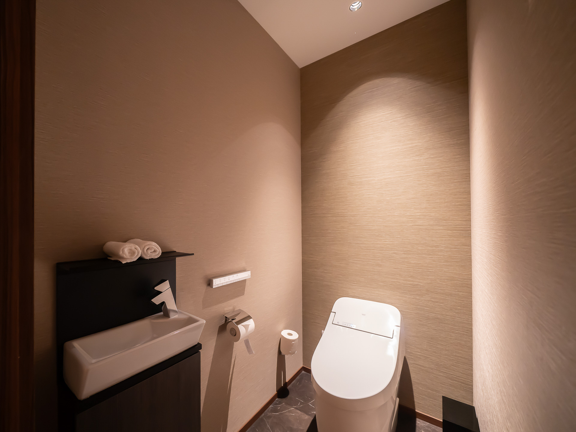 トイレは別室となっている