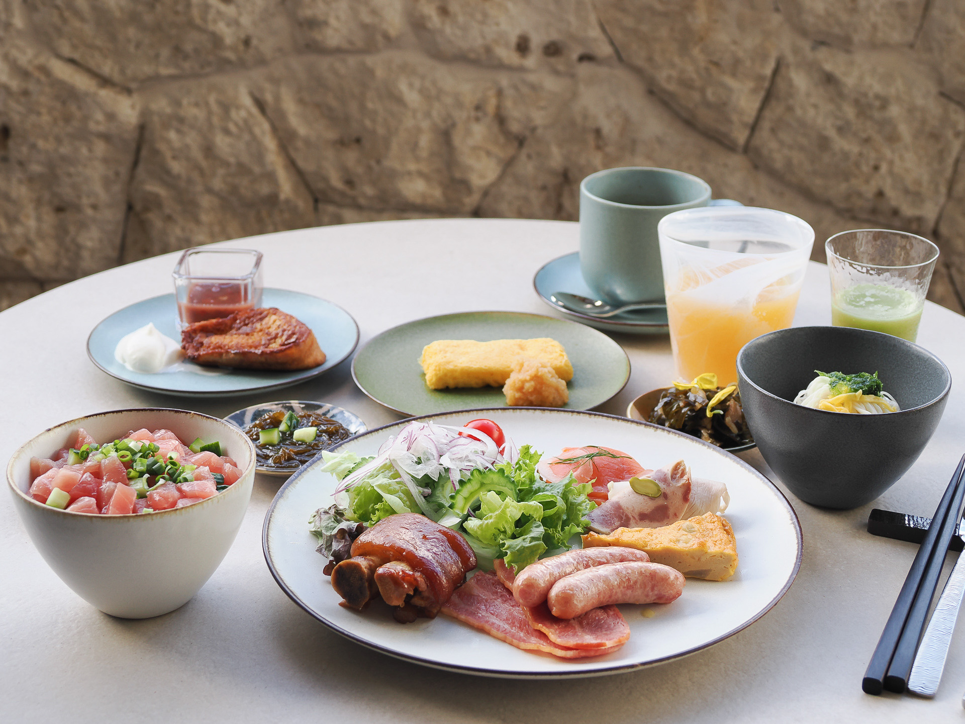 こちらは朝食ビュッフェの盛り付け例