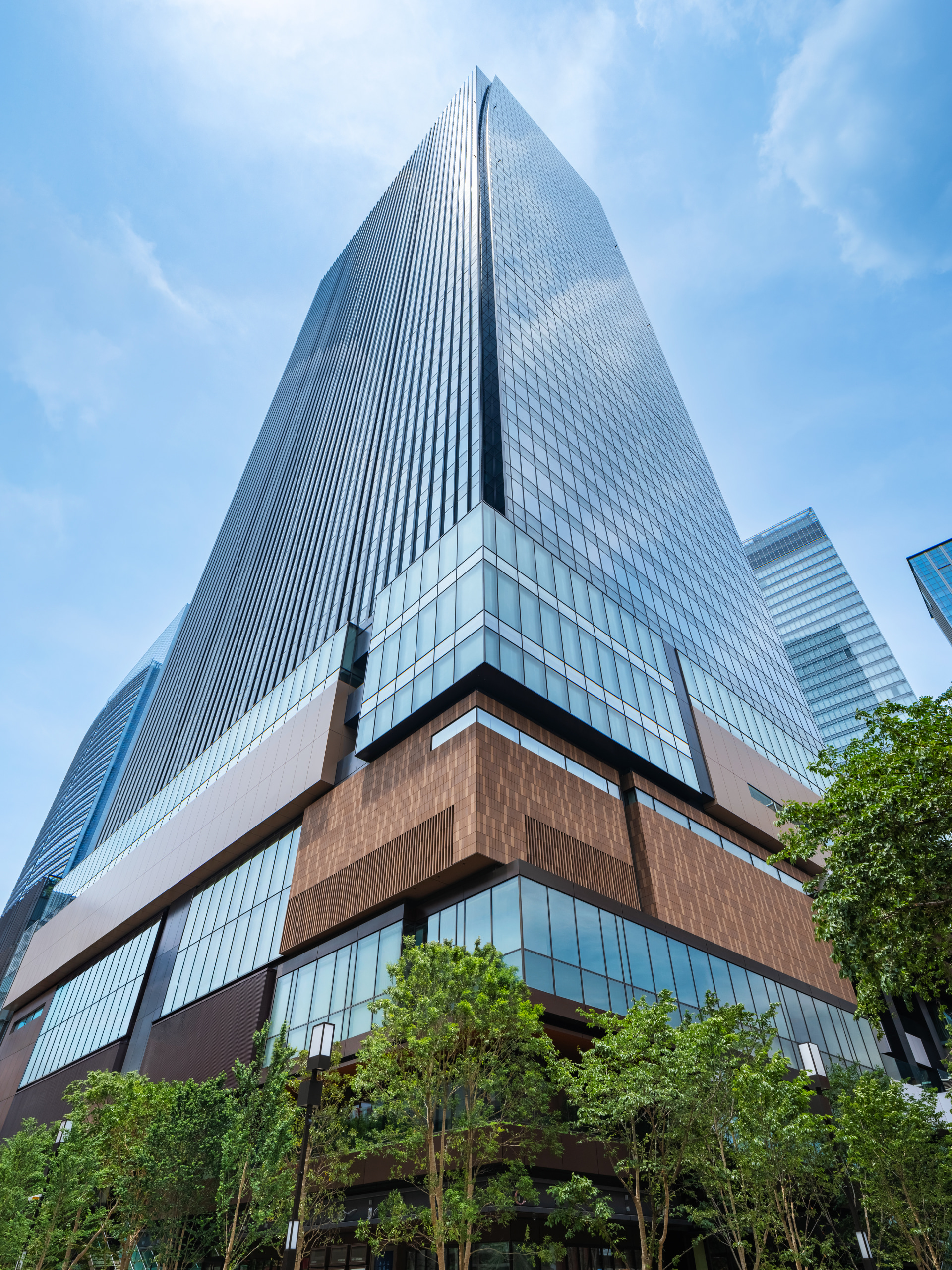 9月10日開業「TOFROM YAESU TOWER（トフロム・ヤエス・タワー）」外観