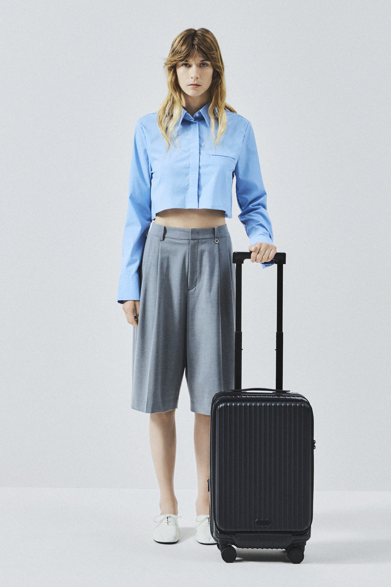 URBAN LIGHT CARRY-ON（各3万9600円）