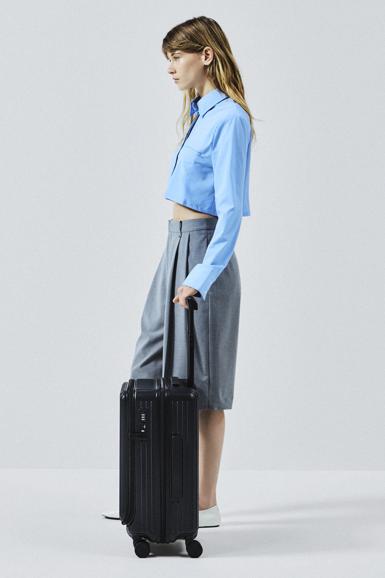 URBAN LIGHT CARRY-ON（各3万9600円）