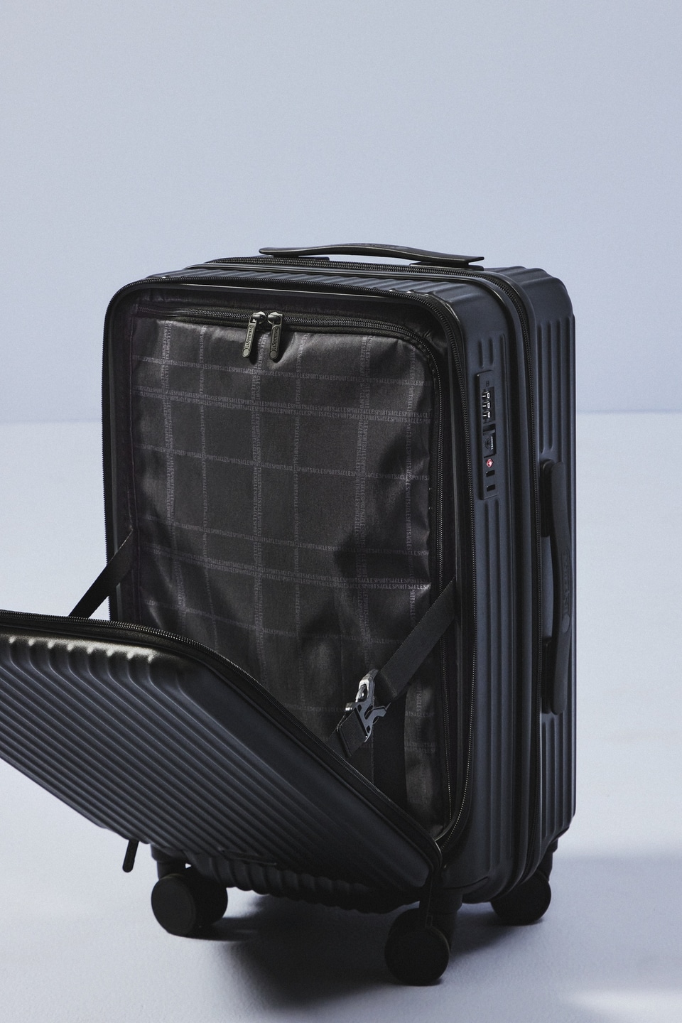 レスポートサック、初の日本限定ハードスーツケース。機内持ち込み35L