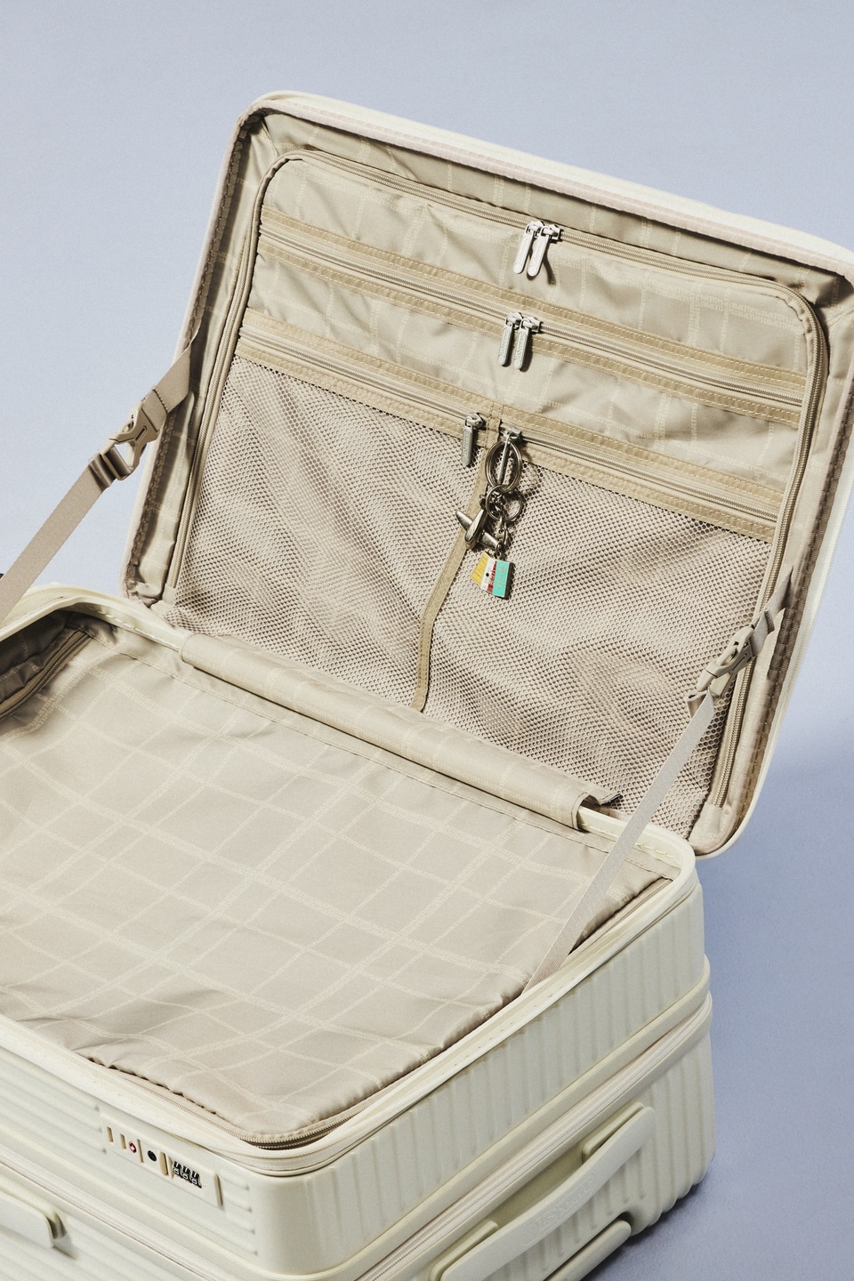 レスポートサック、初の日本限定ハードスーツケース。機内持ち込み35L