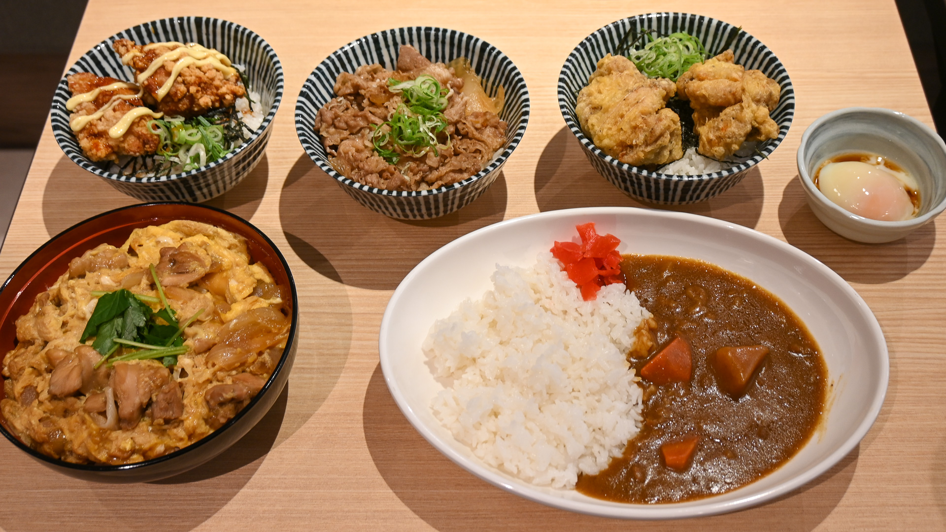 カレー、親子丼など