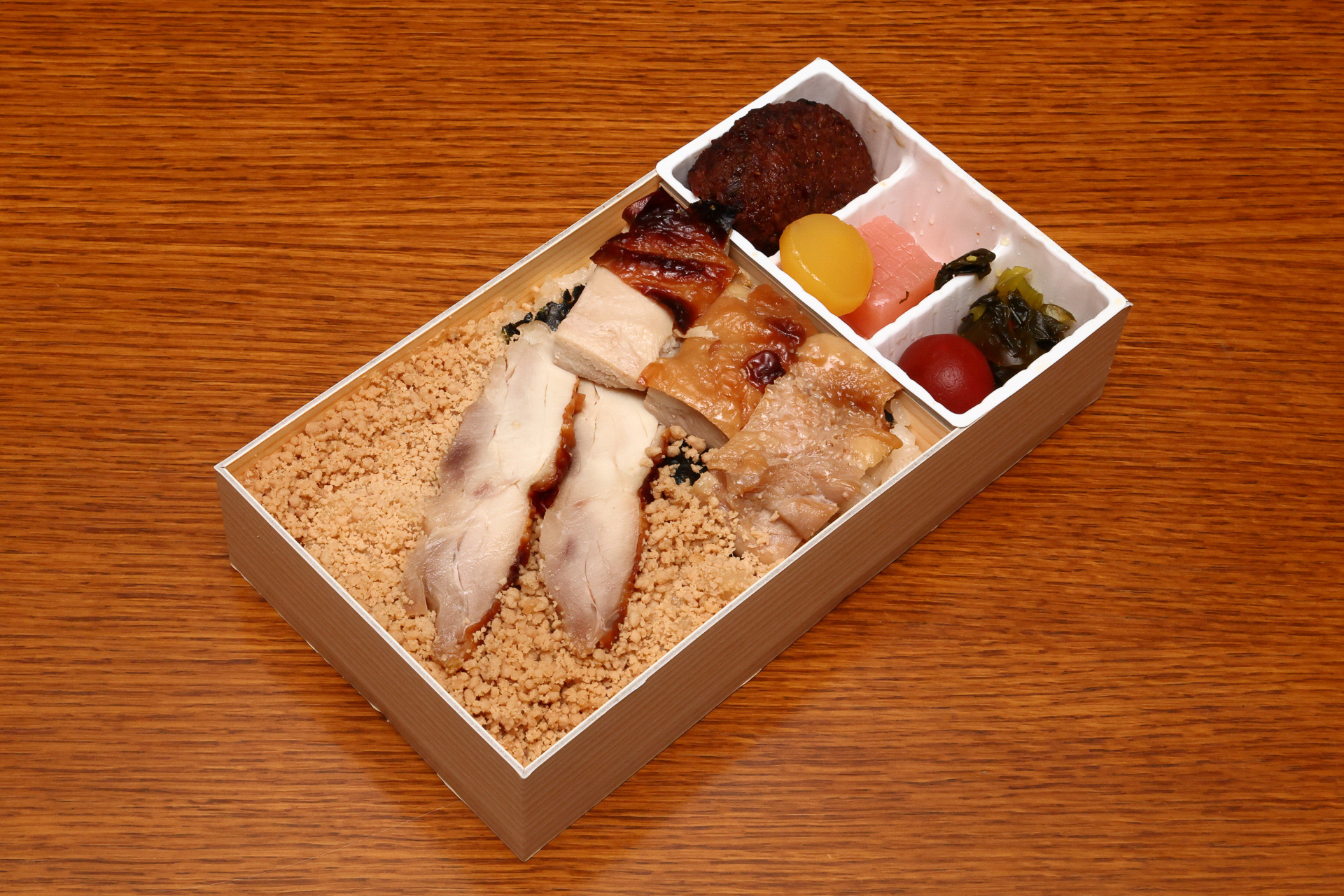 92年続くロングセラーの鶏めし弁当