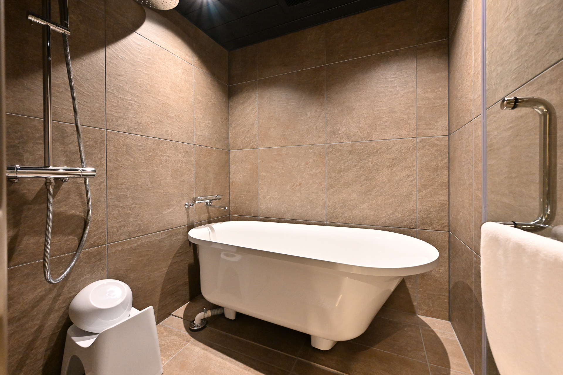 バスルームはトイレ別で広めの作り