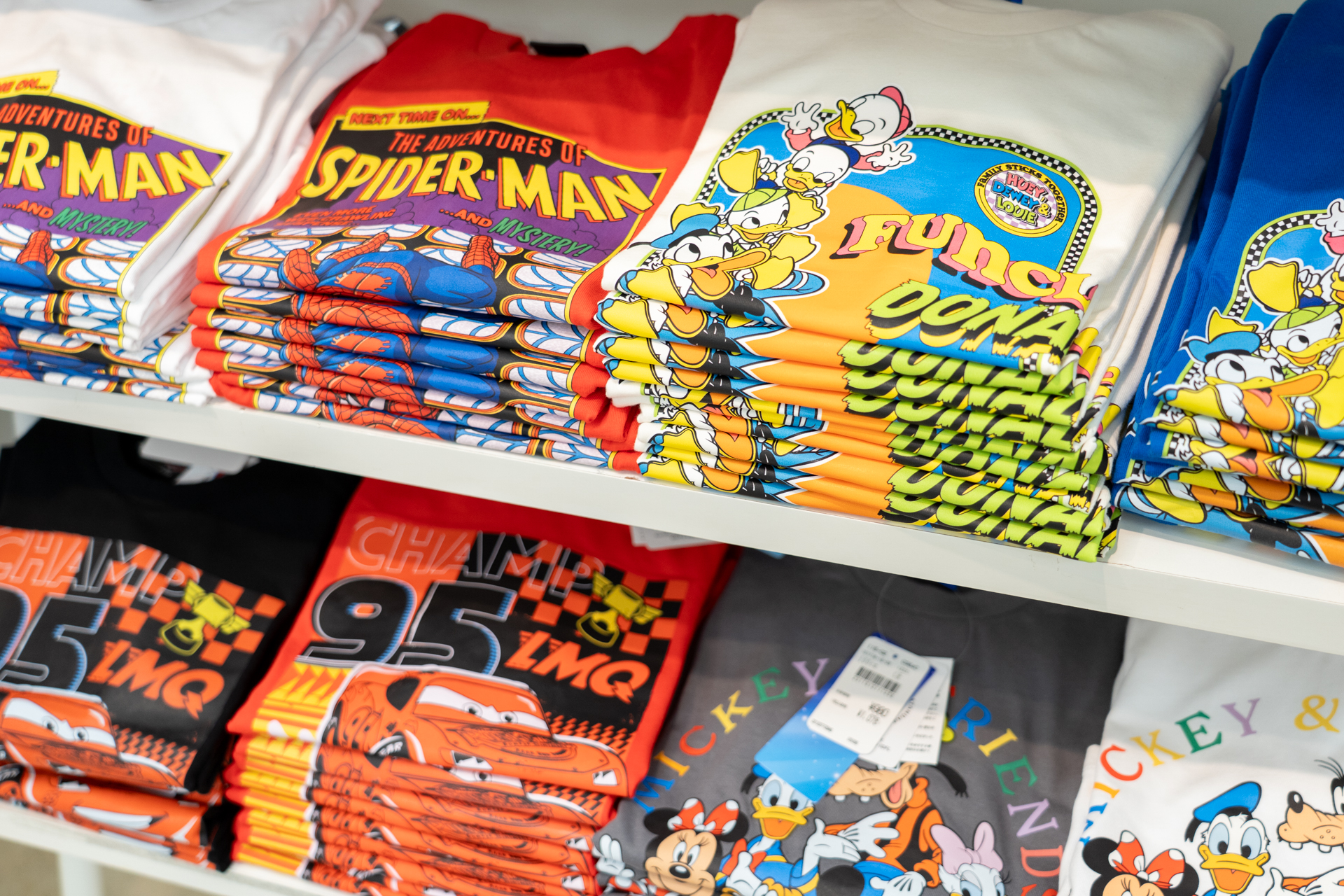 キッズキャラクターTシャツは1078円に