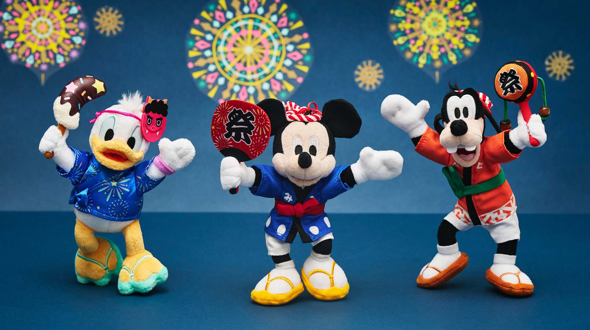 お祭りデザインのぬいぐるみキーチェーン（3500円）を販売