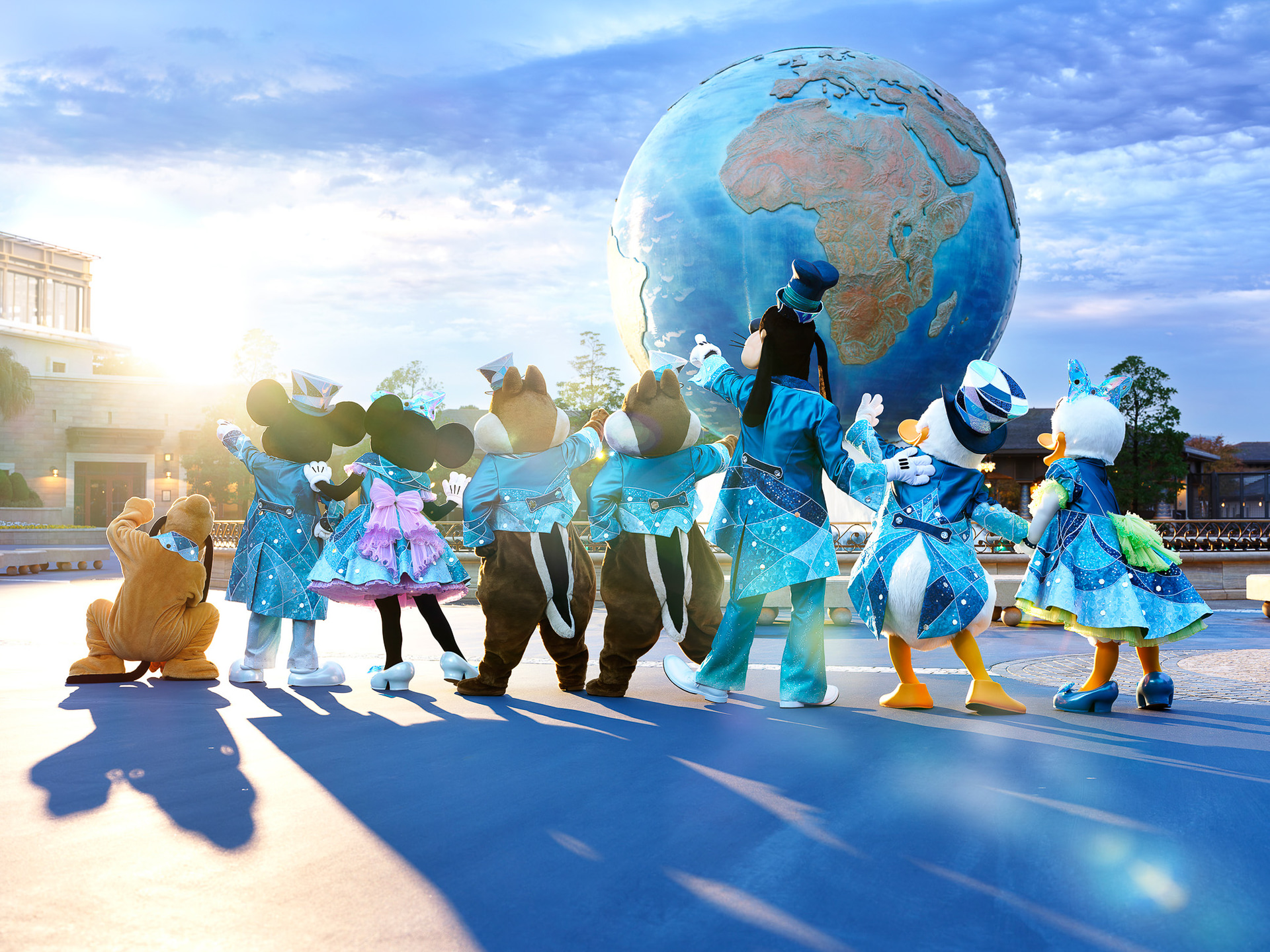 東京ディズニーリゾートは、「イマジニング・ザ・マジック」シリーズの新作アイテムを発売する