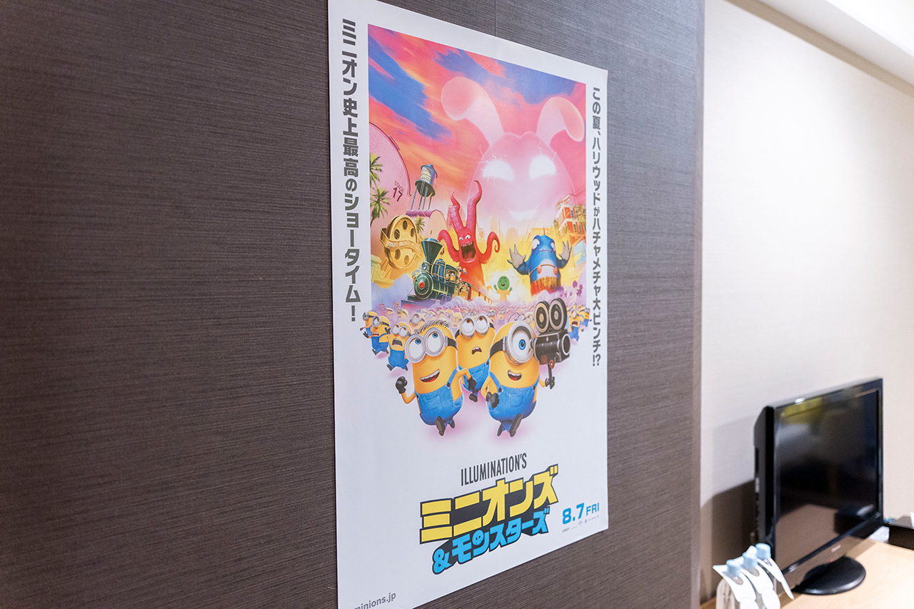 映画館のように、ミニオンズ＆モンスターズのポスターも