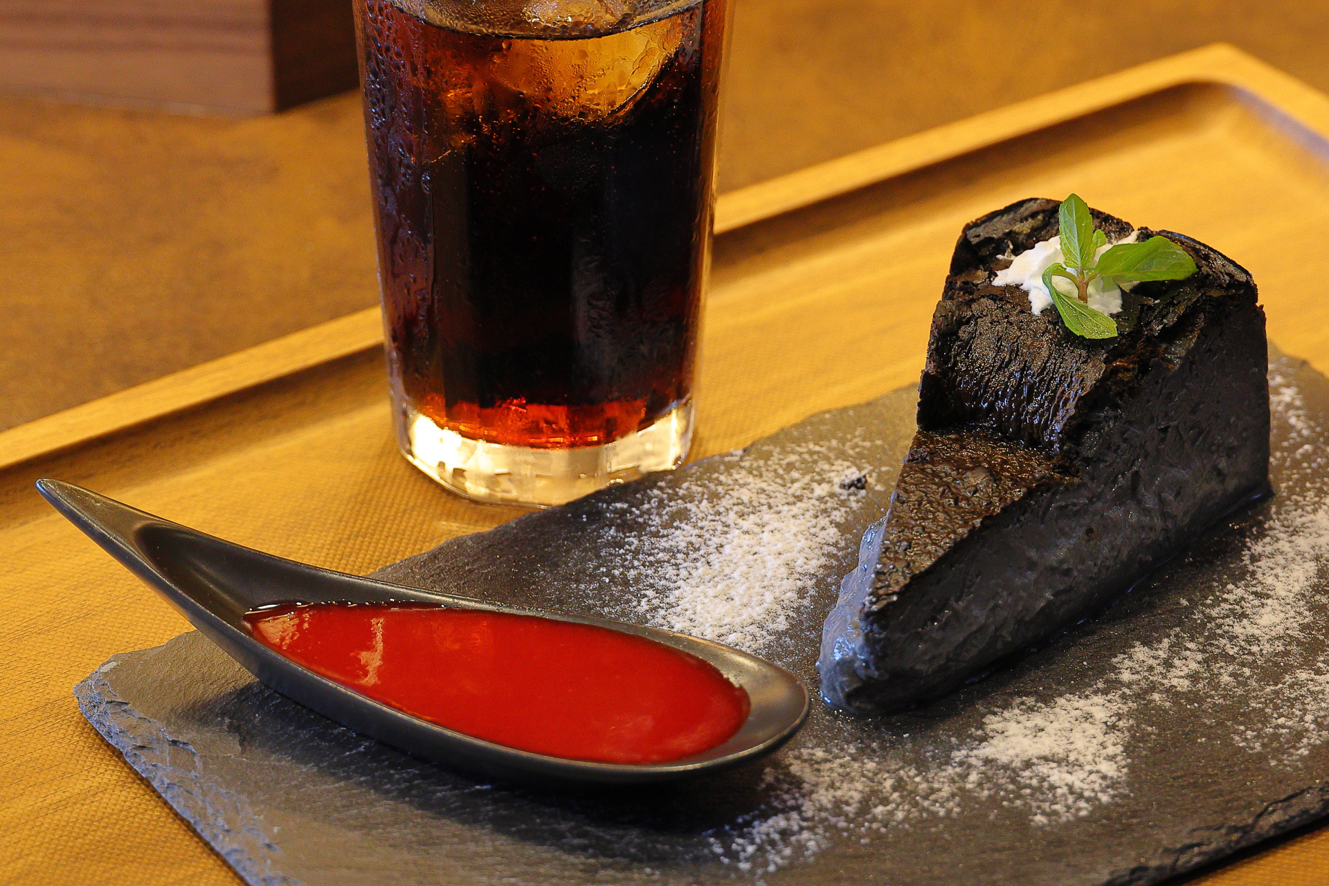 濃厚 黒バスクチーズケーキ