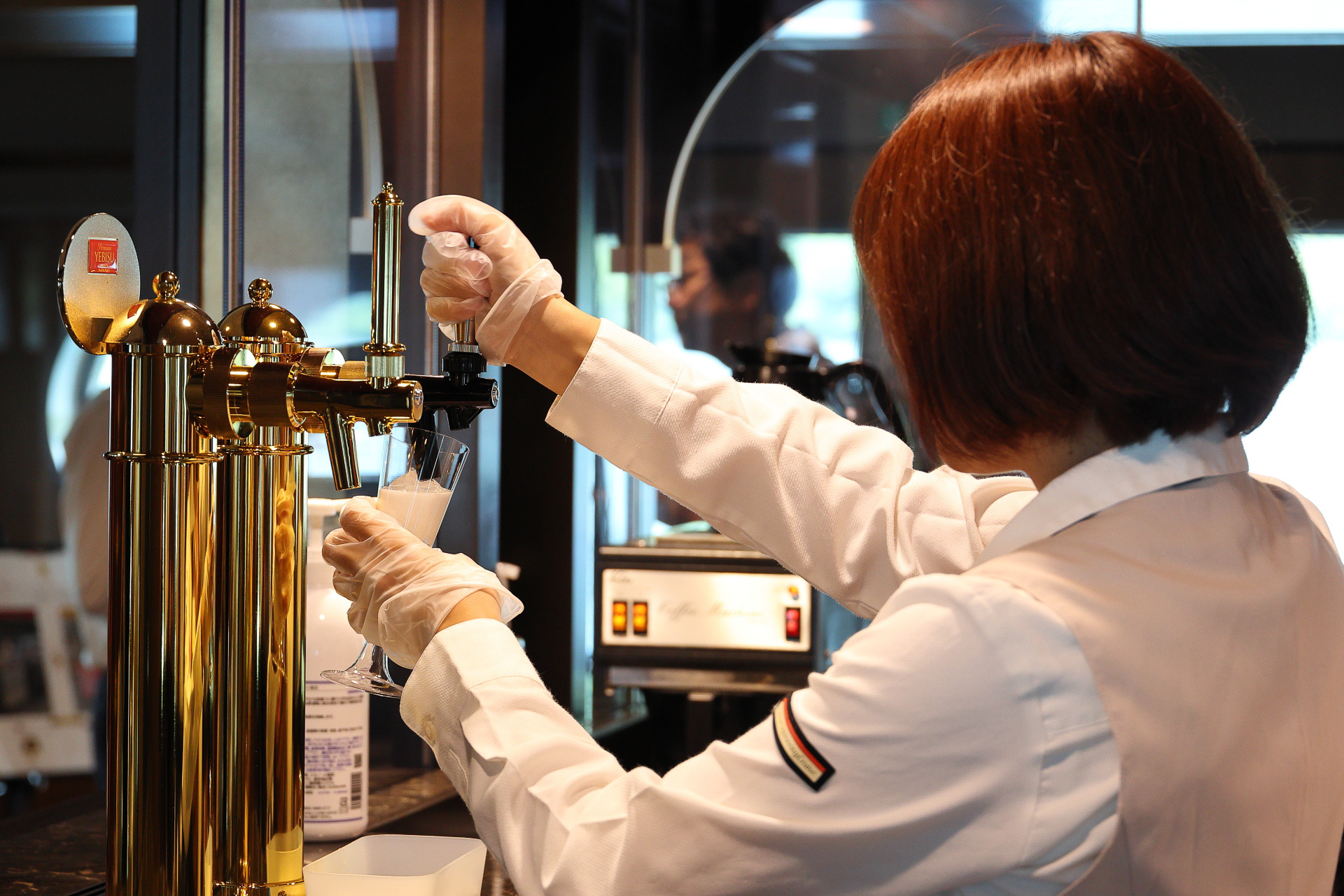 ドラフトタワーを新設した船内カフェ