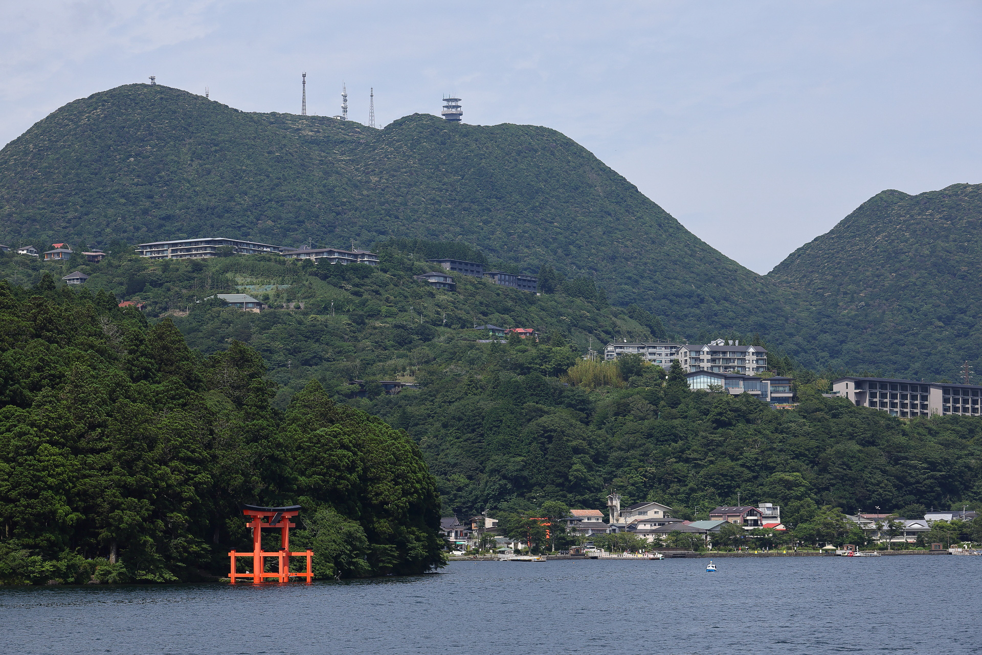 箱根海賊船から見る平和の鳥居が美しい