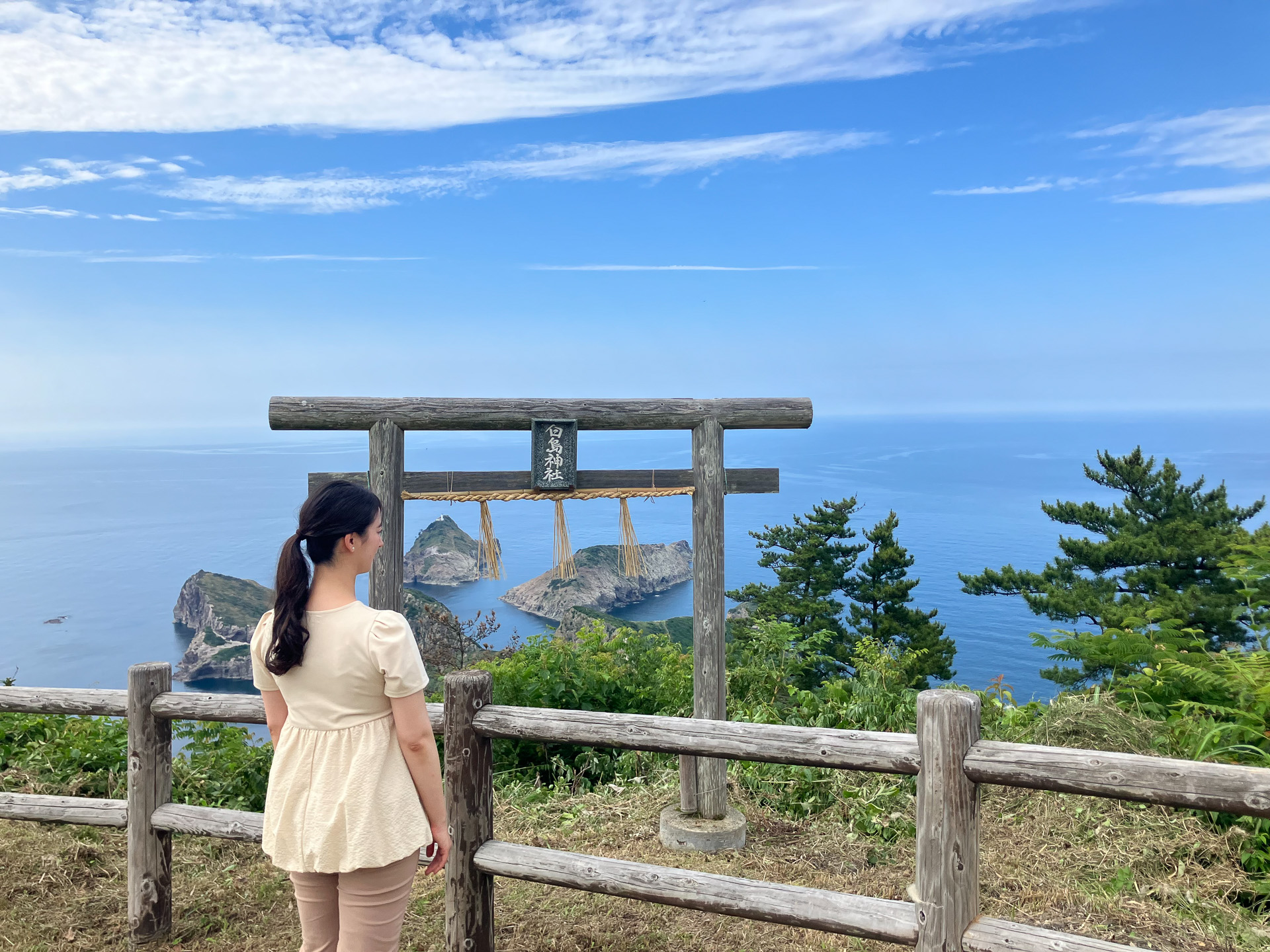 白島神社の鳥居にて