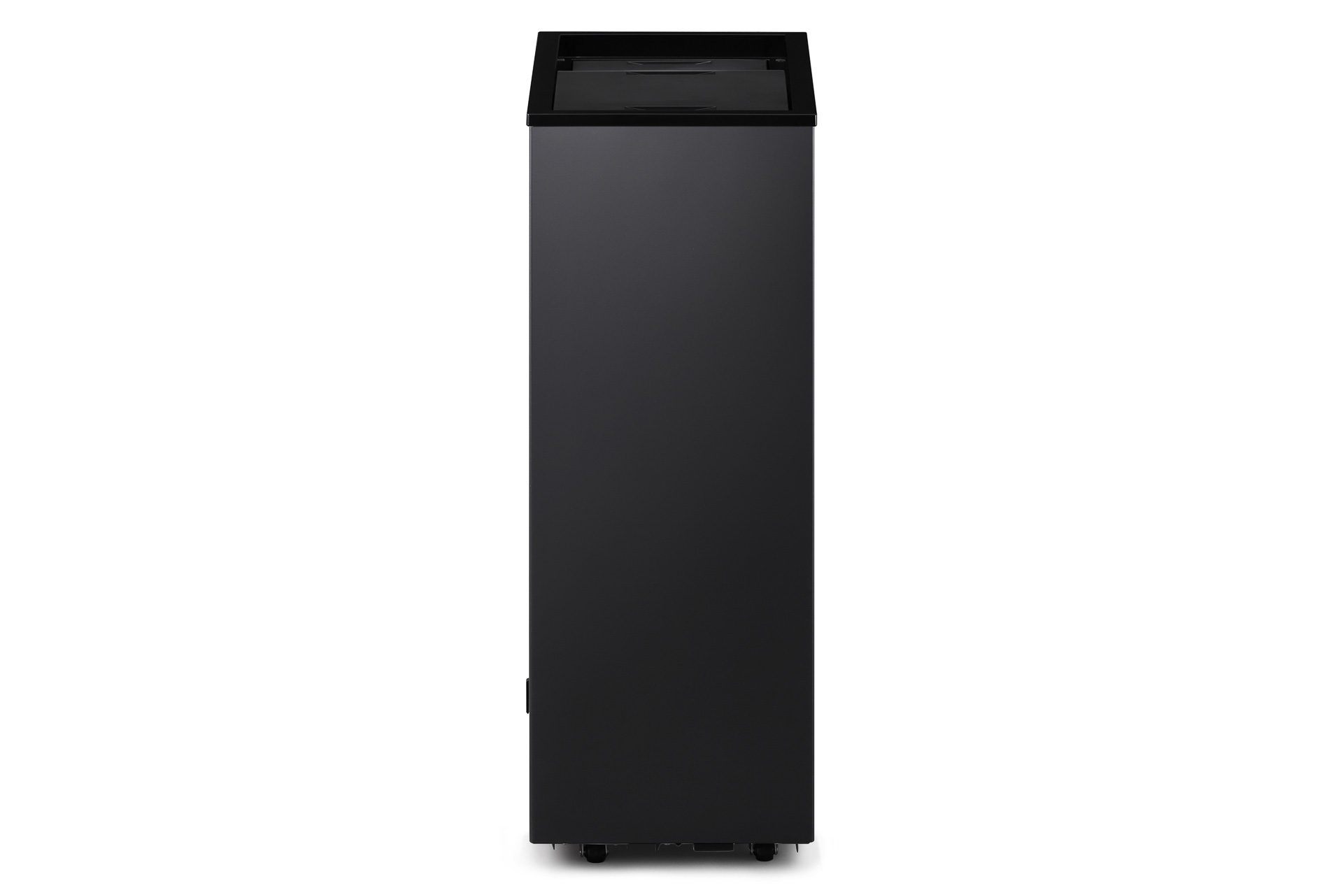 本体サイズは約315×545×845mm（幅×奥行き×高さ）、重さは約23kg